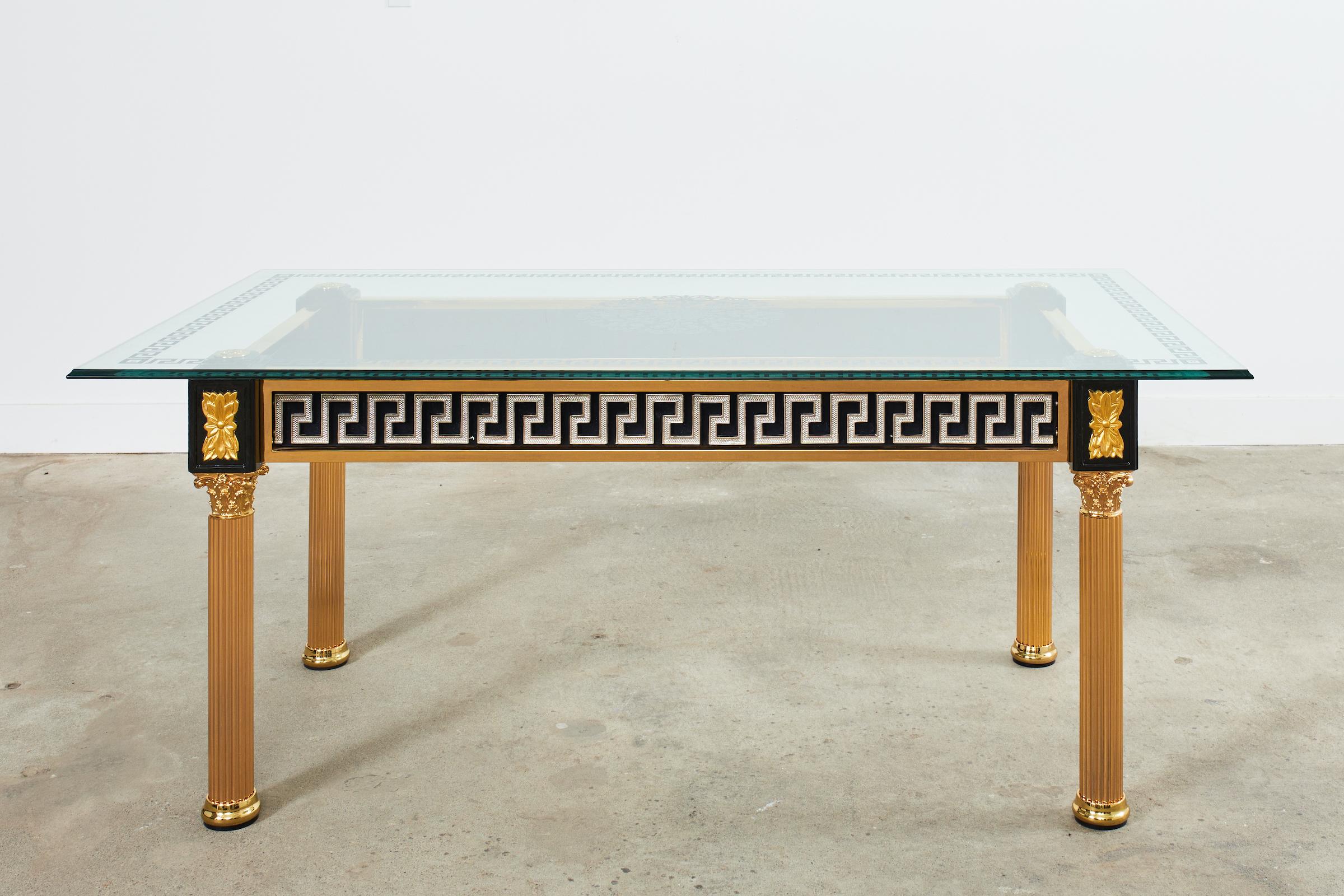 Table de salle à manger de style néoclassique en métal doré d'après Versace en vente 5
