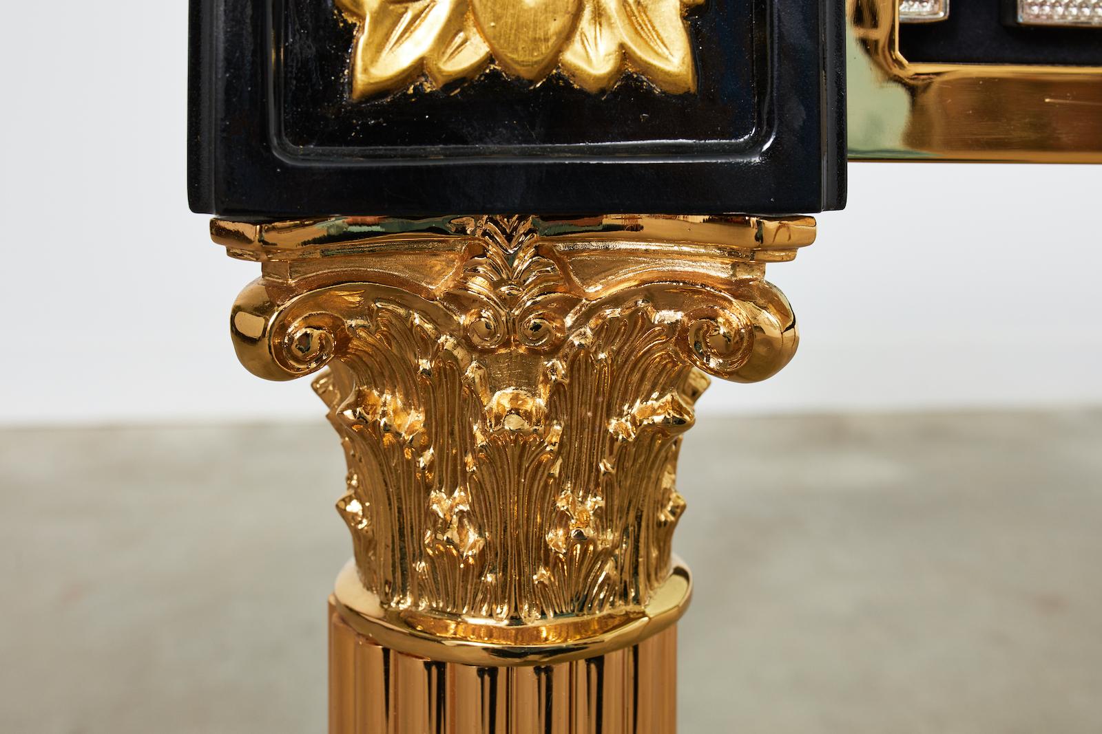 Table de salle à manger de style néoclassique en métal doré d'après Versace en vente 11