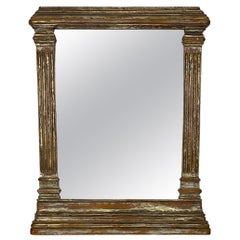 Specchio dorato e argentato in stile neoclassico con colonne intagliate