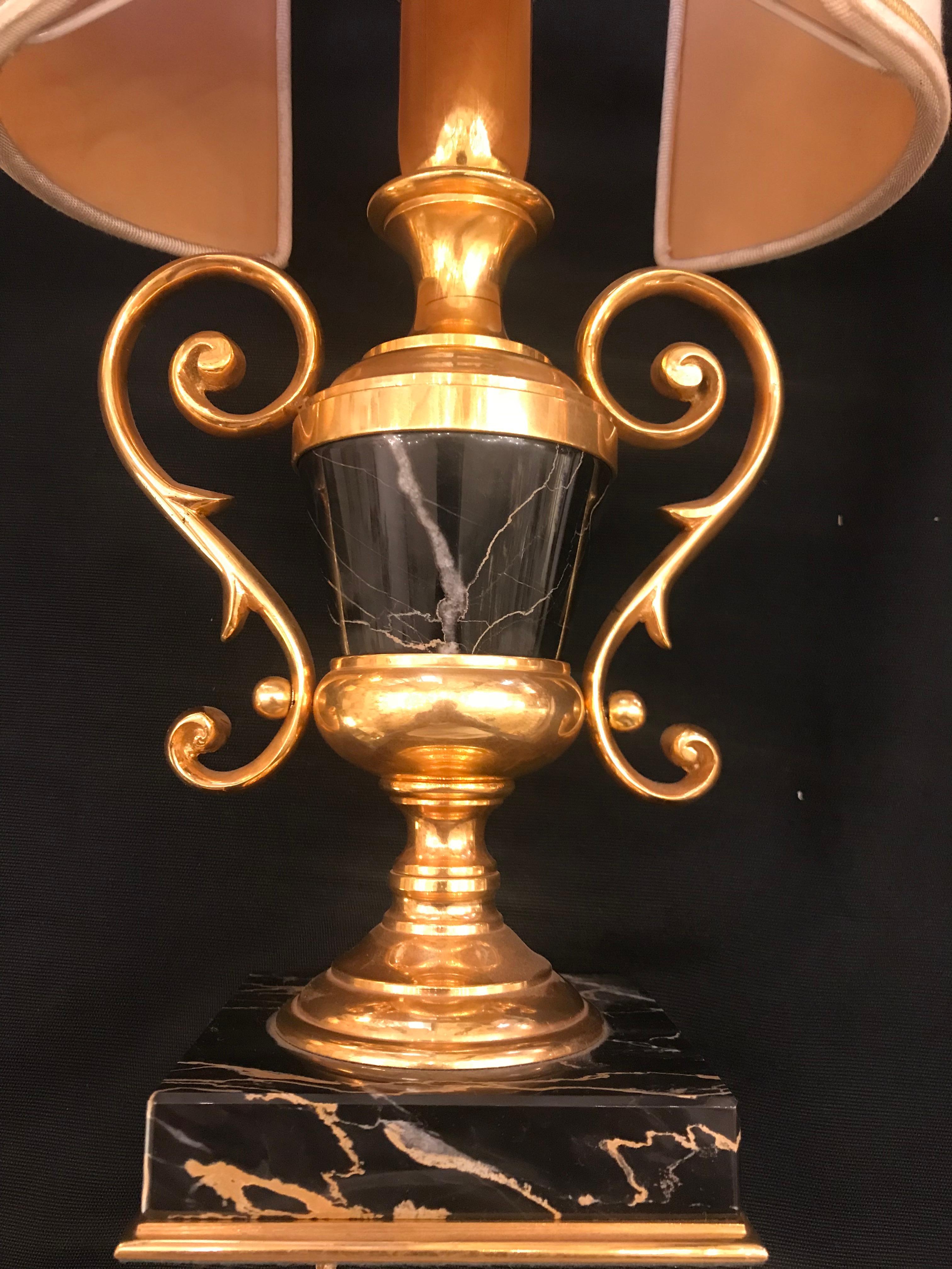 Italian Neoclassical Style Gilt Bronze and Cut Crystal Lamp By Gherardo Degli Albizzi For Sale