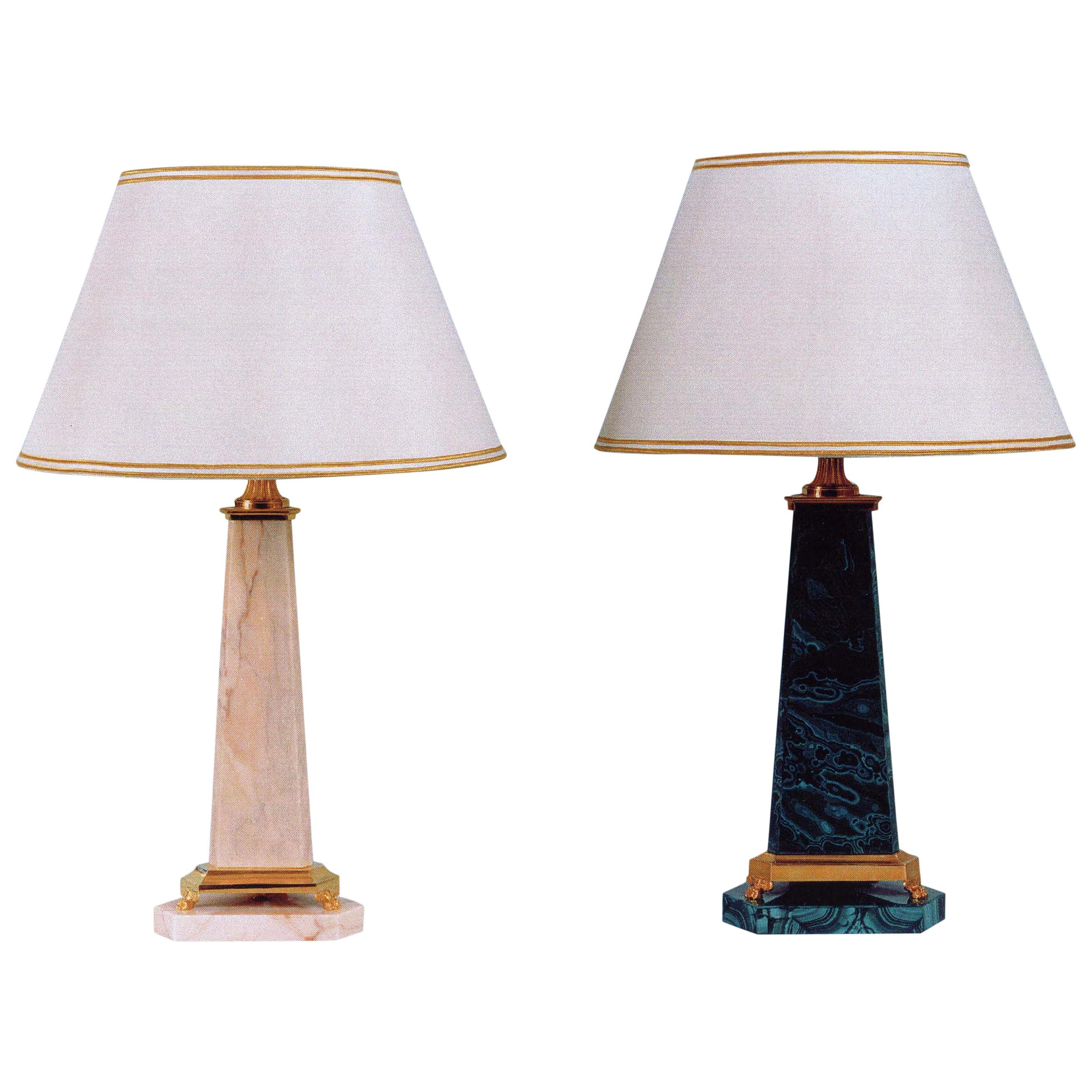 Neoklassizistische Lampe aus vergoldeter Bronze und Obeliskenmarmor von Gherardo Degli Albizzi im Angebot