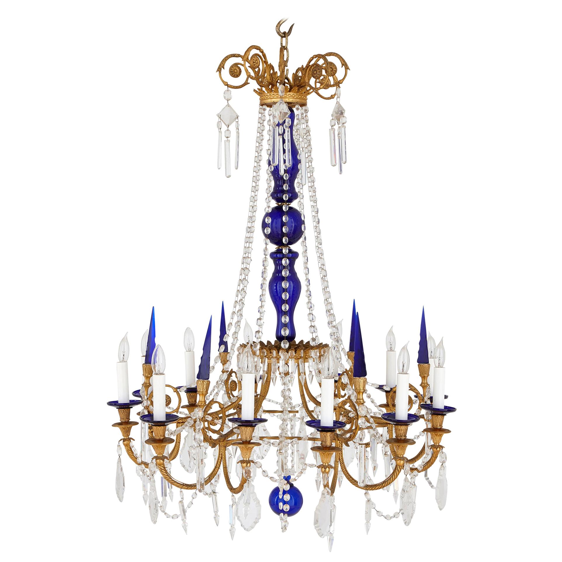 Lustre de style néoclassique en bronze doré, verre transparent et verre taillé bleu