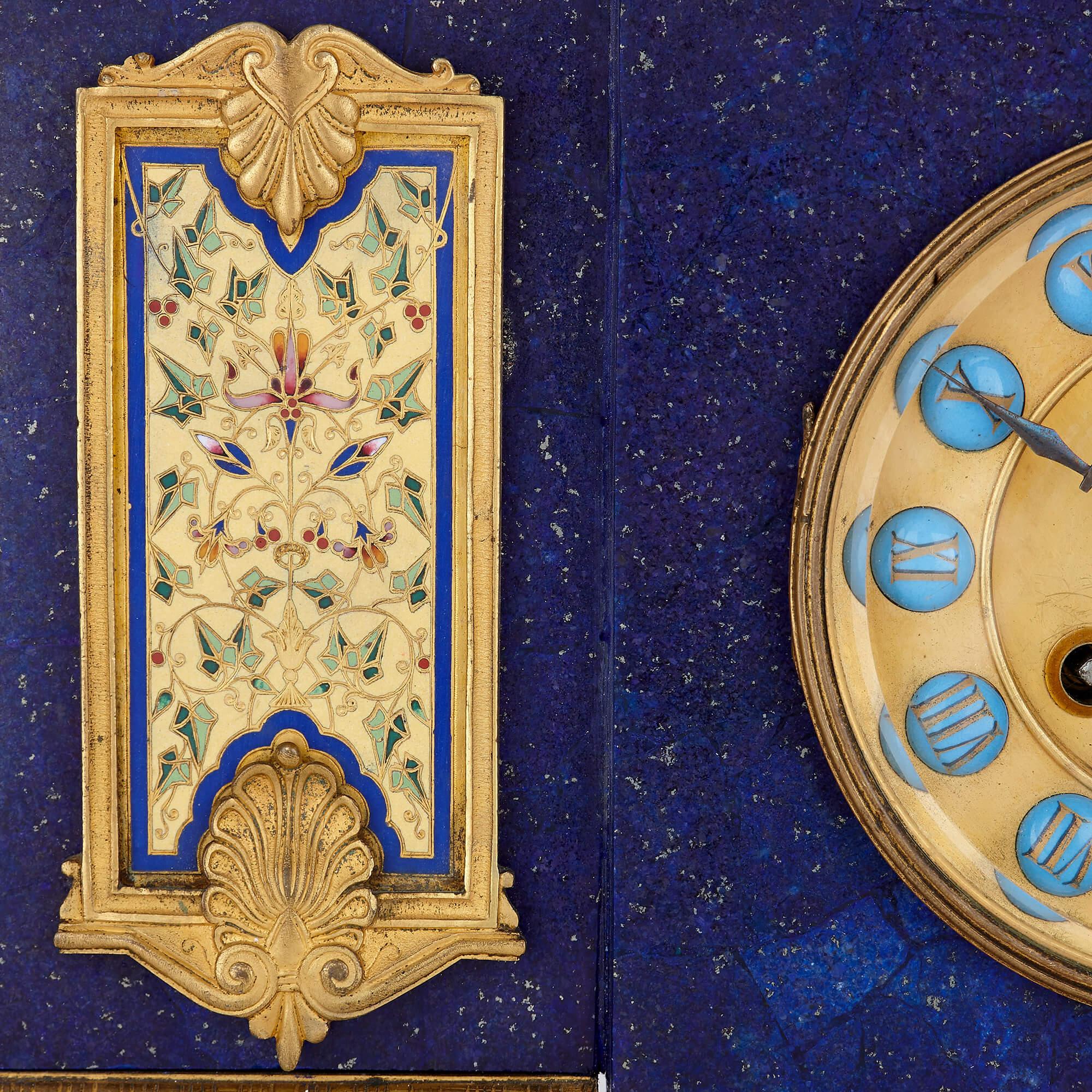 Kaminuhr im neoklassischen Stil aus vergoldeter Bronze, Emaille und Lapislazuli (Cloisonné) im Angebot