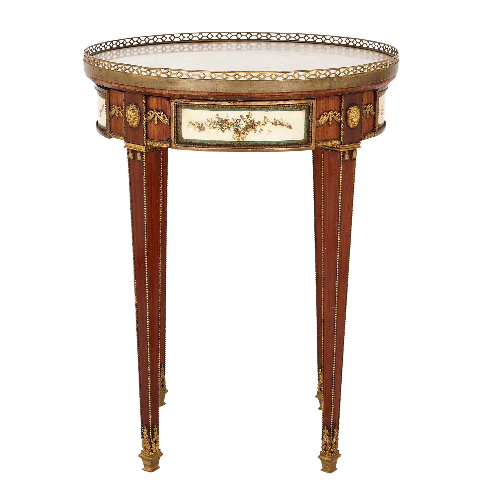 Table d'appoint en bois de style néoclassique monté sur bronze doré