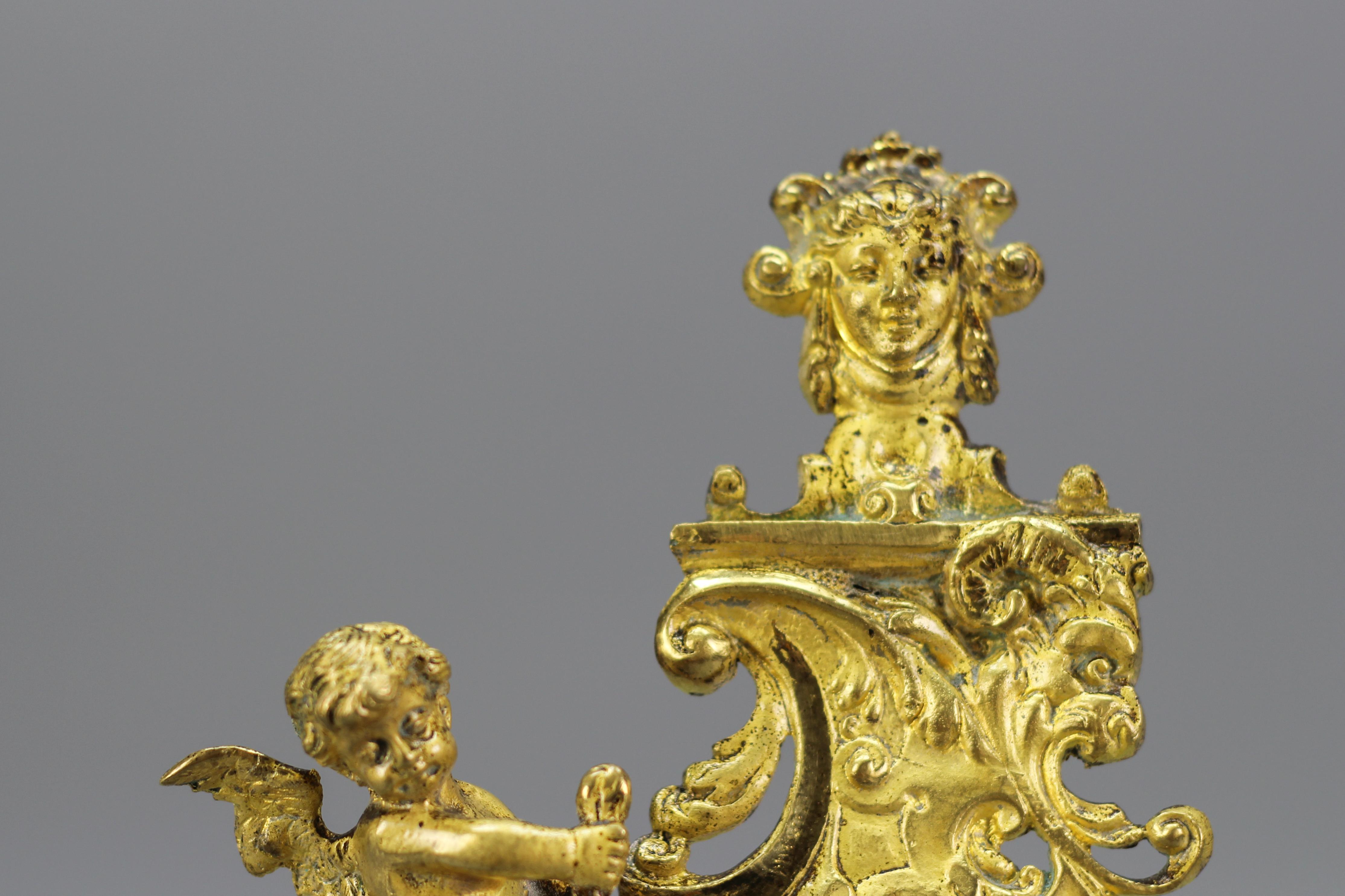 Neoklassizistischer Bilderrahmen aus vergoldeter Bronze mit Cherub, Frankreich, Ende des 19. Jahrhunderts (Neoklassisch) im Angebot