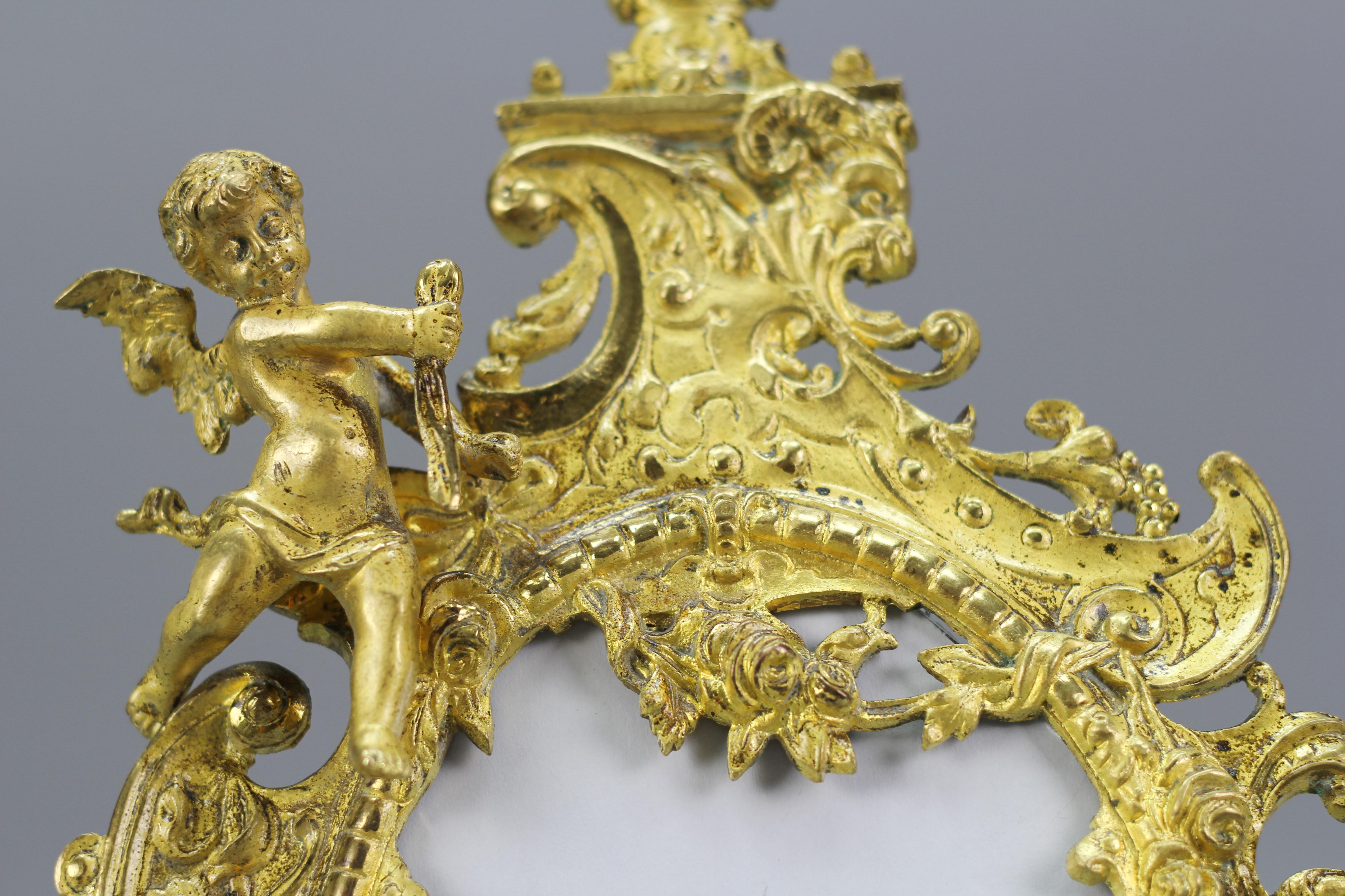 Neoclassical Style Gilt Bronze Picture Frame with Cherub, France, Late 19th C In Good Condition For Sale In Barntrup, DE