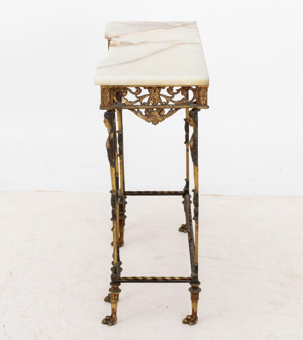 Consola de metal dorado y ónice de estilo neoclásico en venta 1