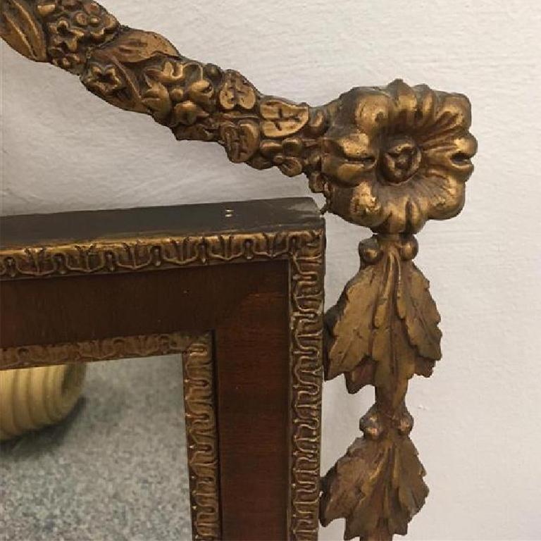 Trumeau- oder Kaminsims-Spiegel im neoklassischen Stil aus vergoldetem Holz und Mahagoni mit Ornamenten (18. Jahrhundert und früher) im Angebot