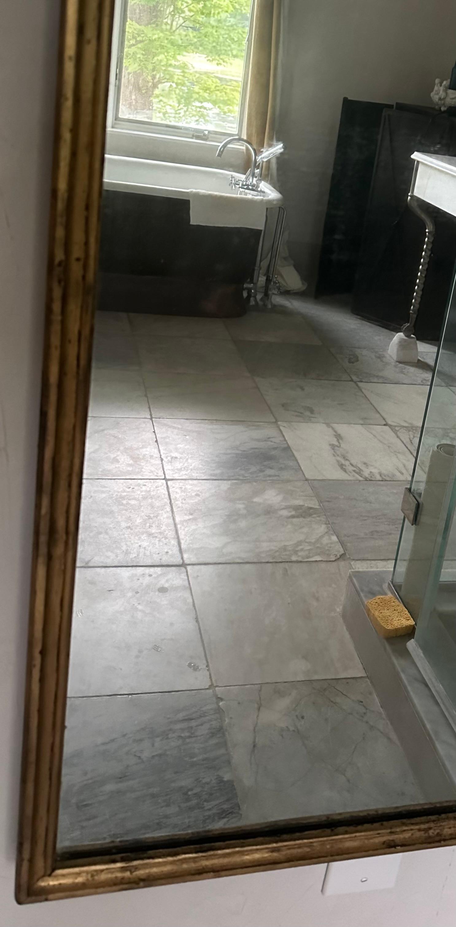 Dorato Specchio a figura intera in legno dorato in stile neoclassico in vendita