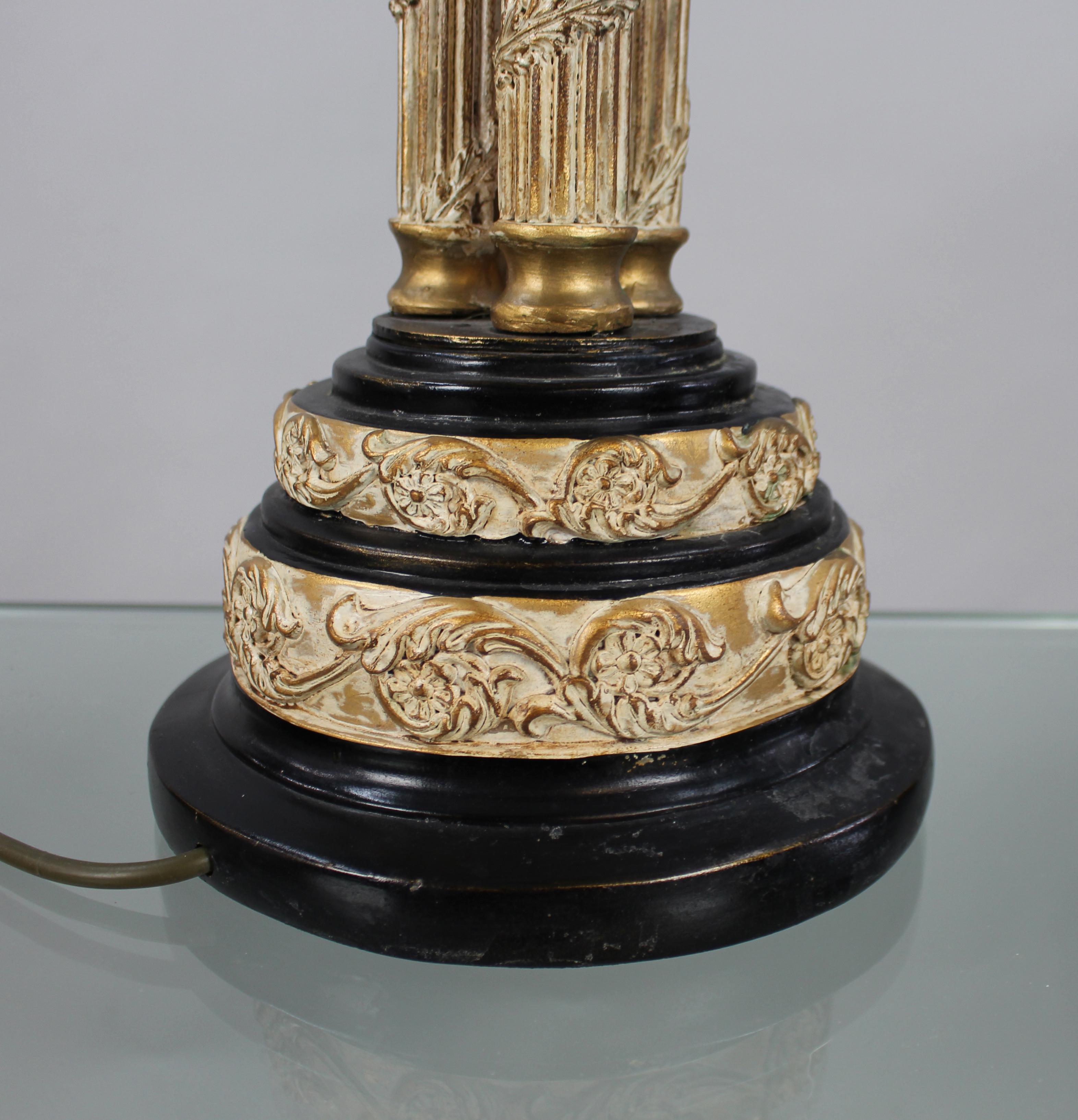 Lampe de table en bois doré et ébonite de style néoclassique en vente 5