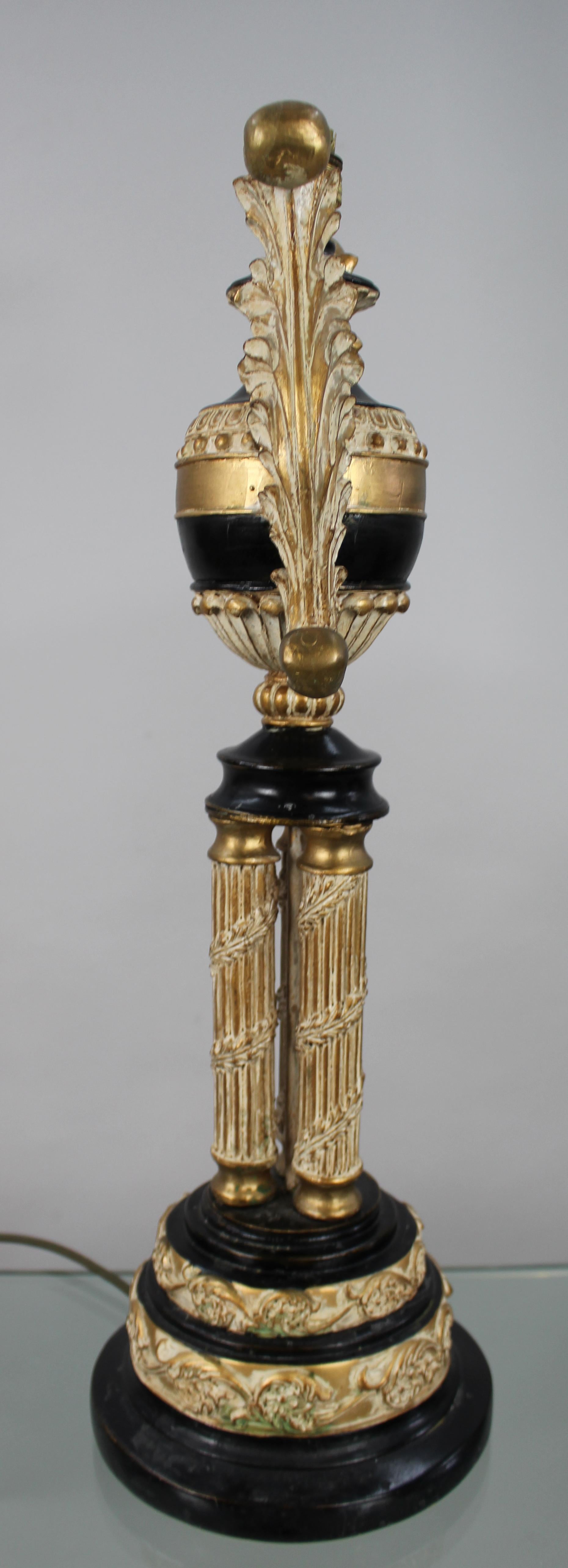 Lampe de table en bois doré et ébonite de style néoclassique en vente 6