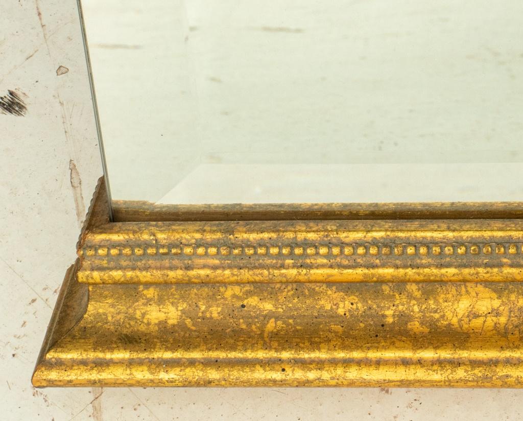 Miroir biseauté en bois doré de style néoclassique Bon état - En vente à New York, NY