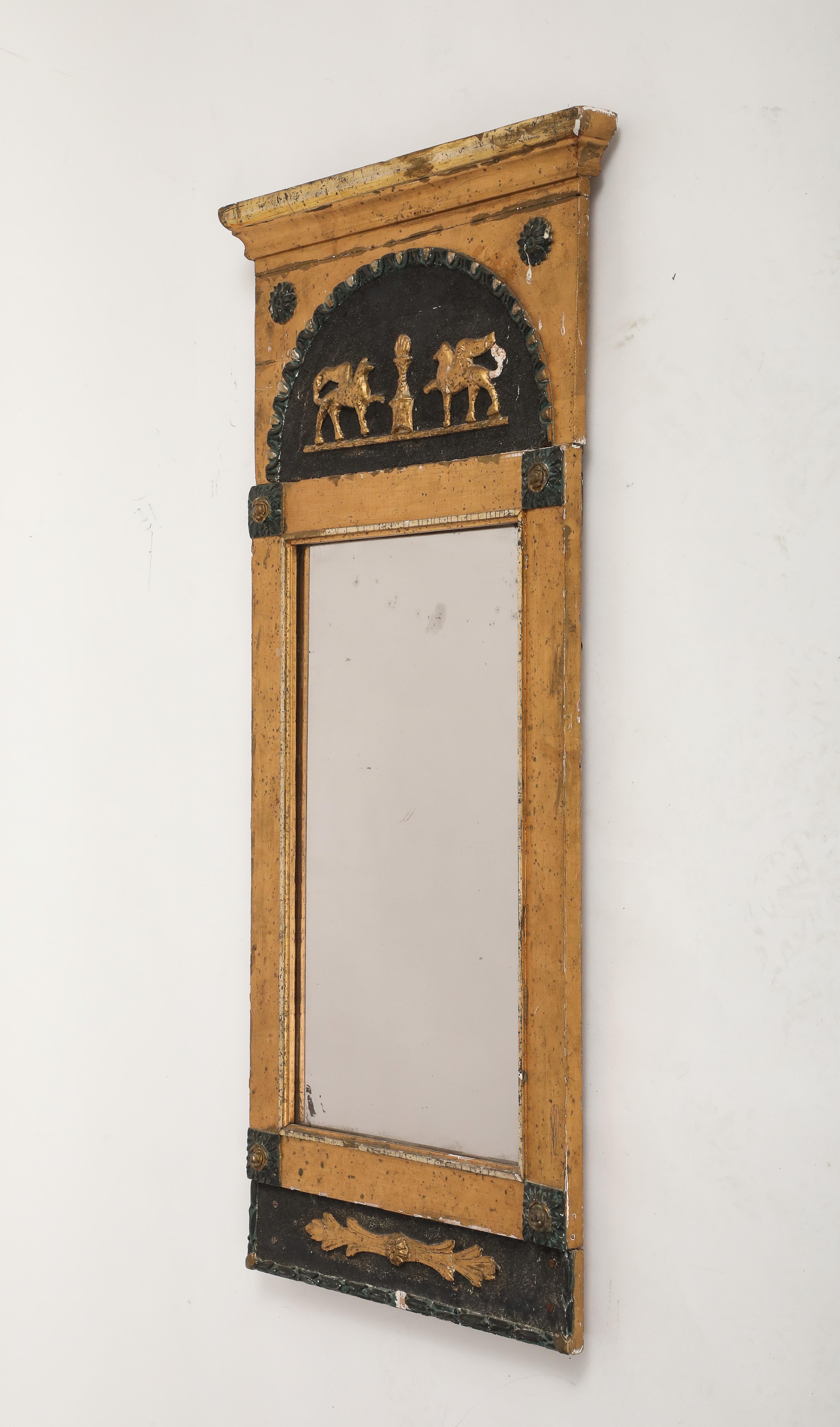 Espejo de madera dorada y bronce de estilo neoclásico en venta 3