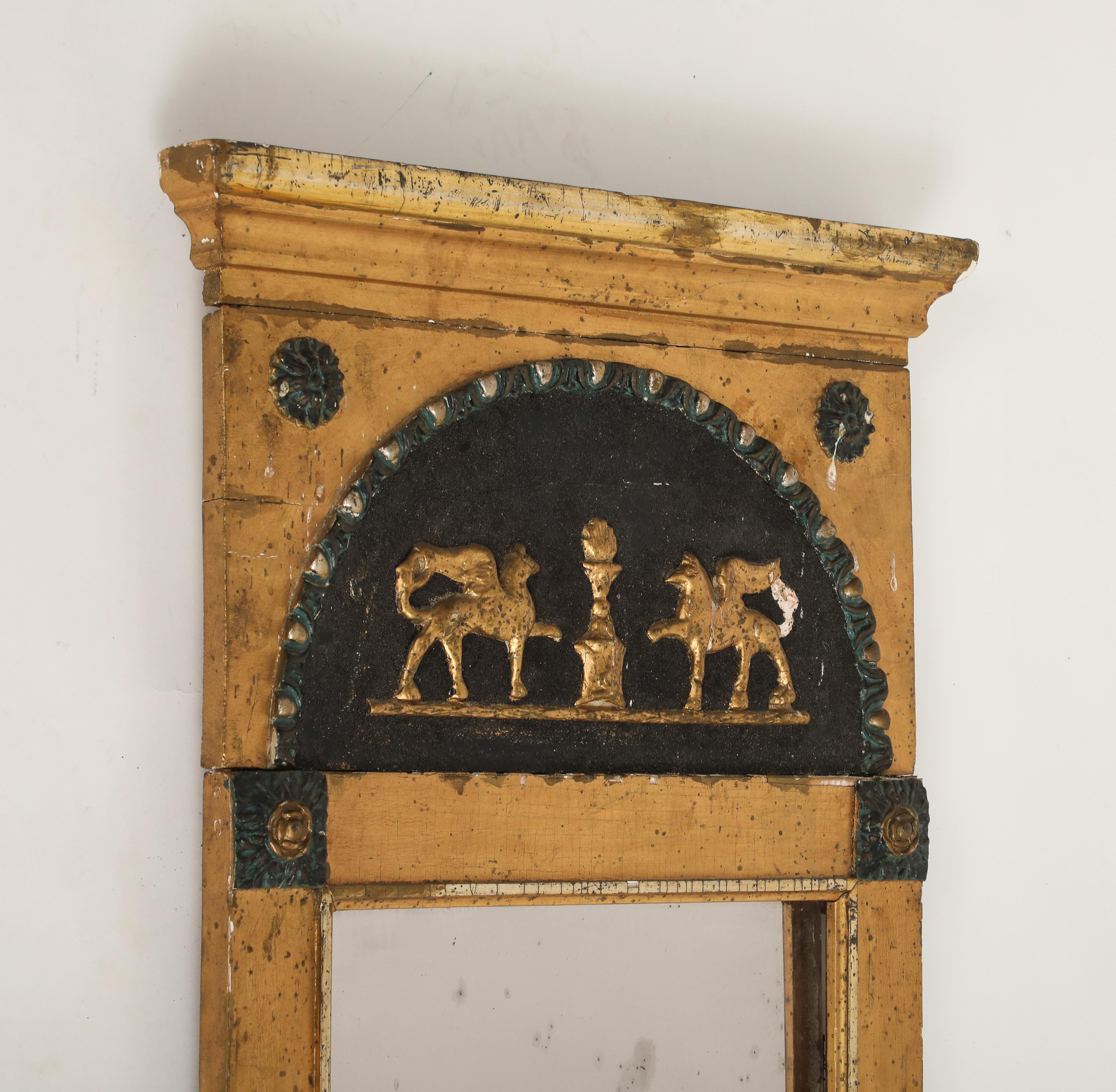 Espejo de madera dorada y bronce de estilo neoclásico en venta 7