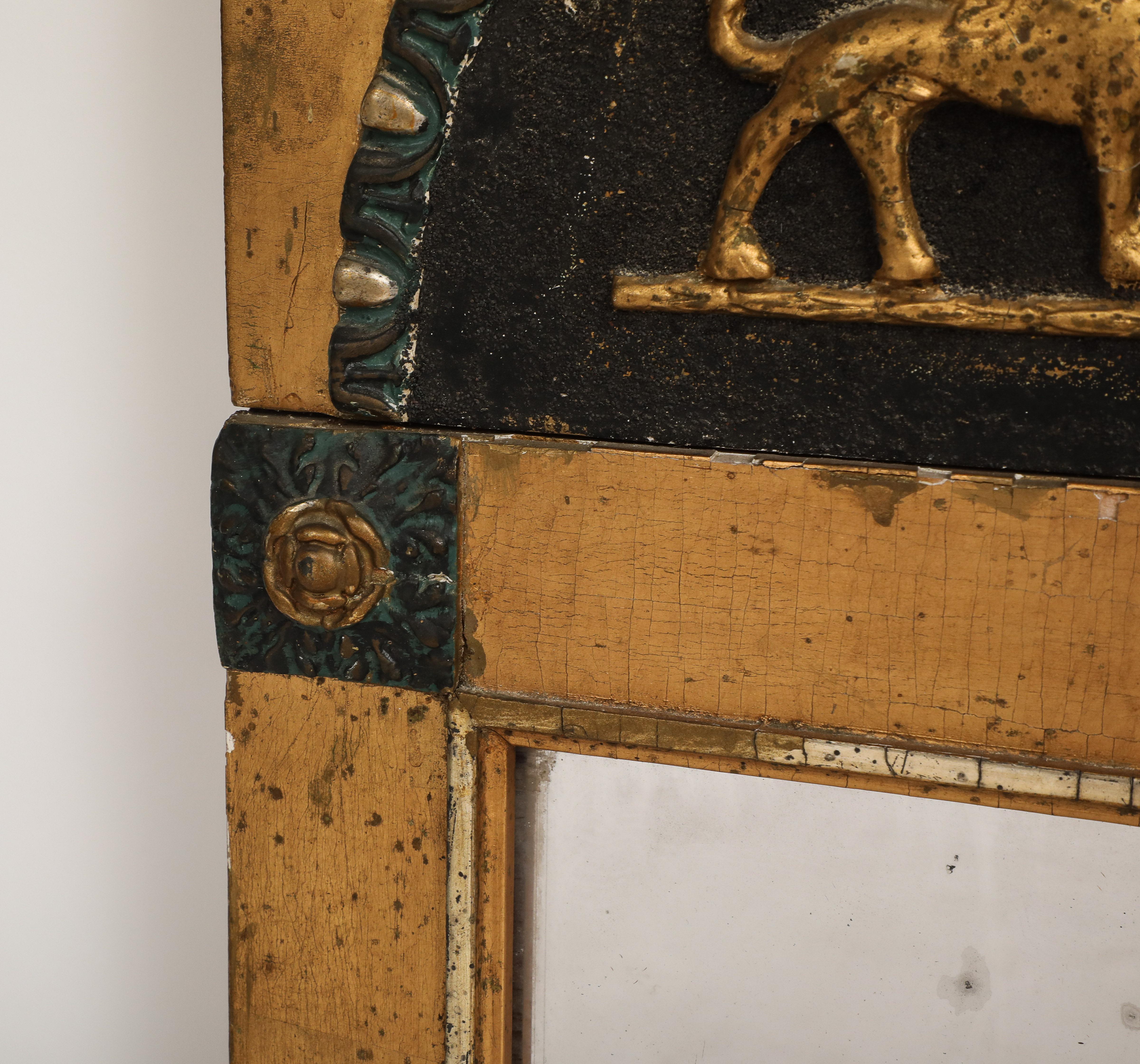 Espejo de madera dorada y bronce de estilo neoclásico en venta 10