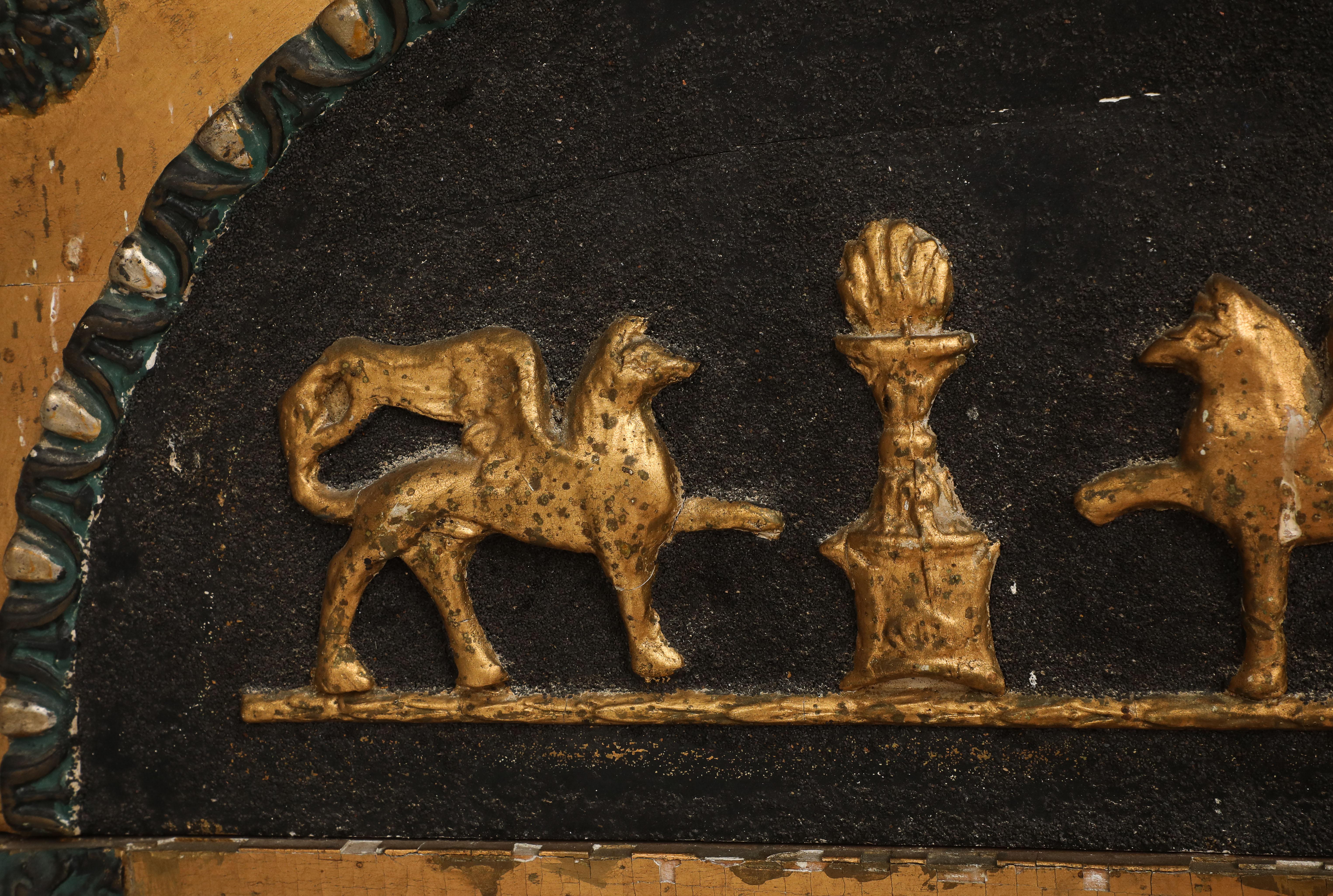 Espejo de madera dorada y bronce de estilo neoclásico en venta 11