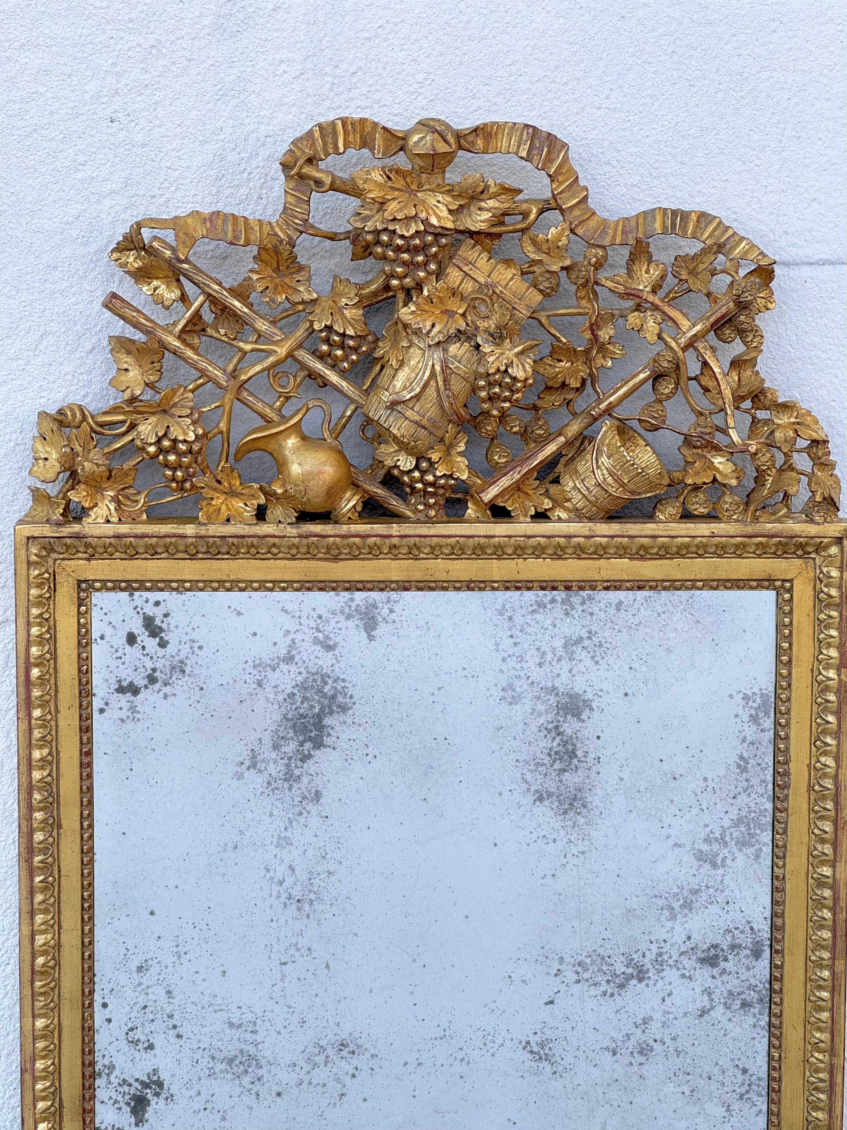 Neoclassical Style Giltwood Mirror In Good Condition For Sale In Bradenton, FL