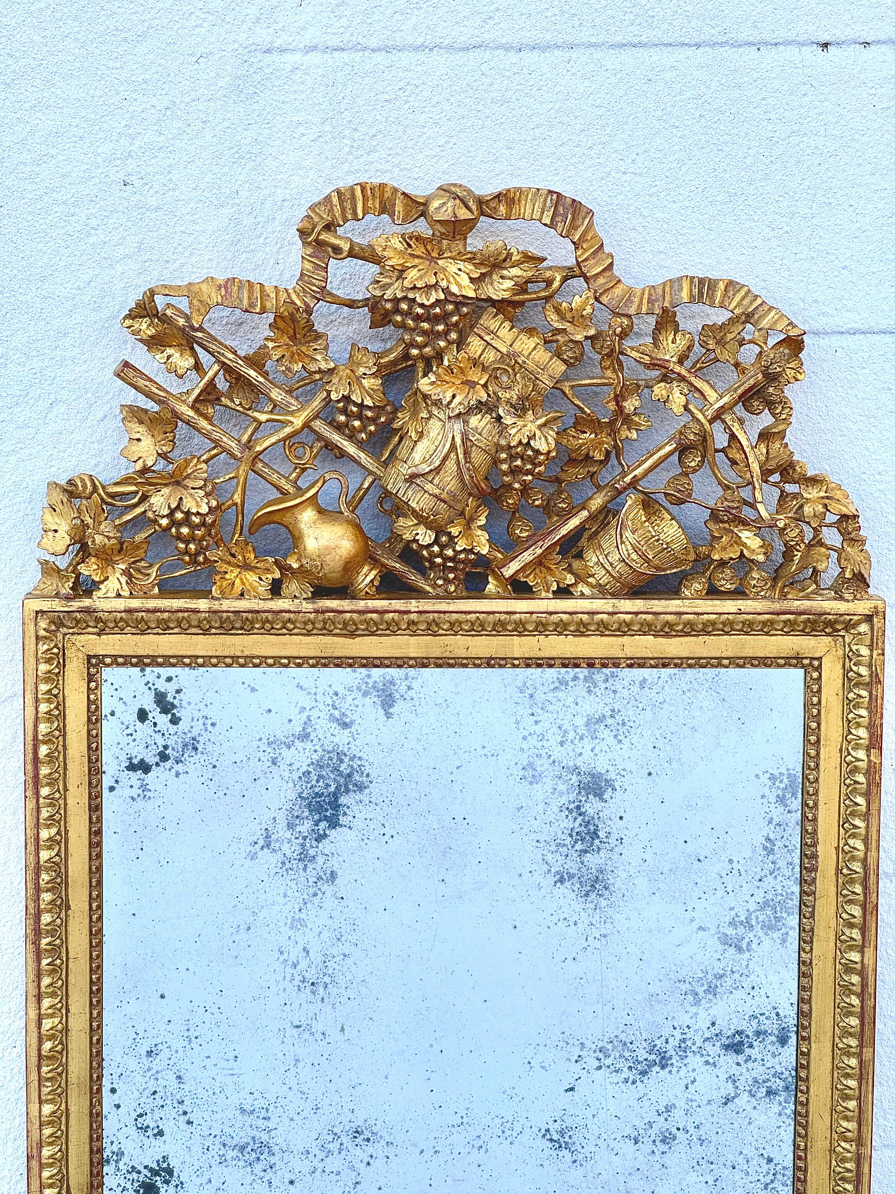 20th Century Neoclassical Style Giltwood Mirror For Sale