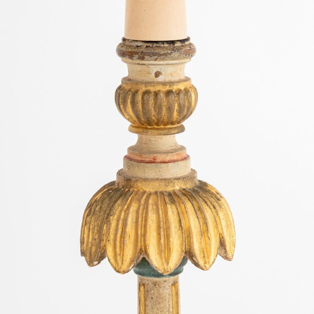 Neoklassischer Stil Giltwood Tischlampen, Paar (Geschnitzt) im Angebot