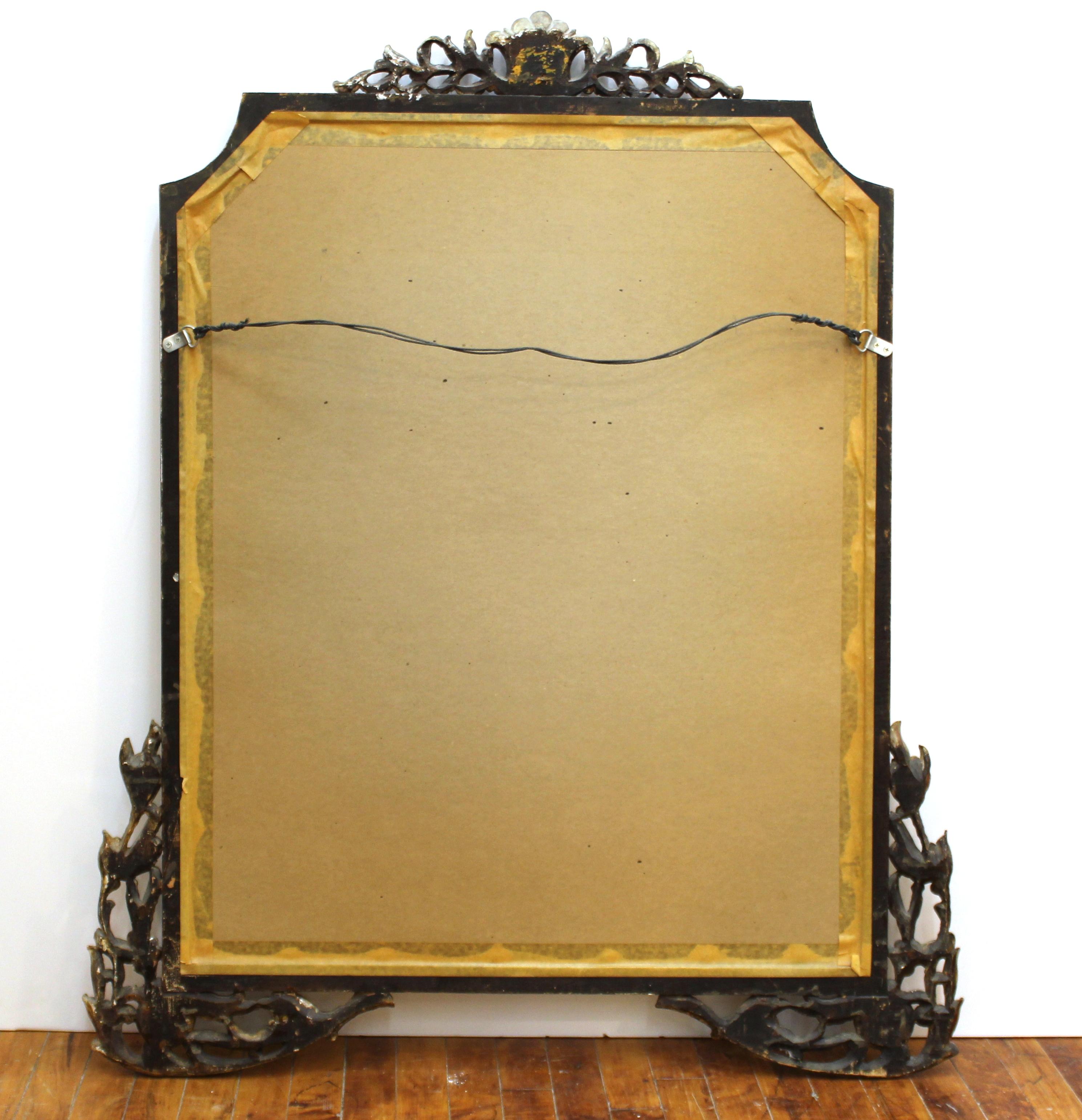 Miroir mural de style néoclassique en bois doré en vente 3