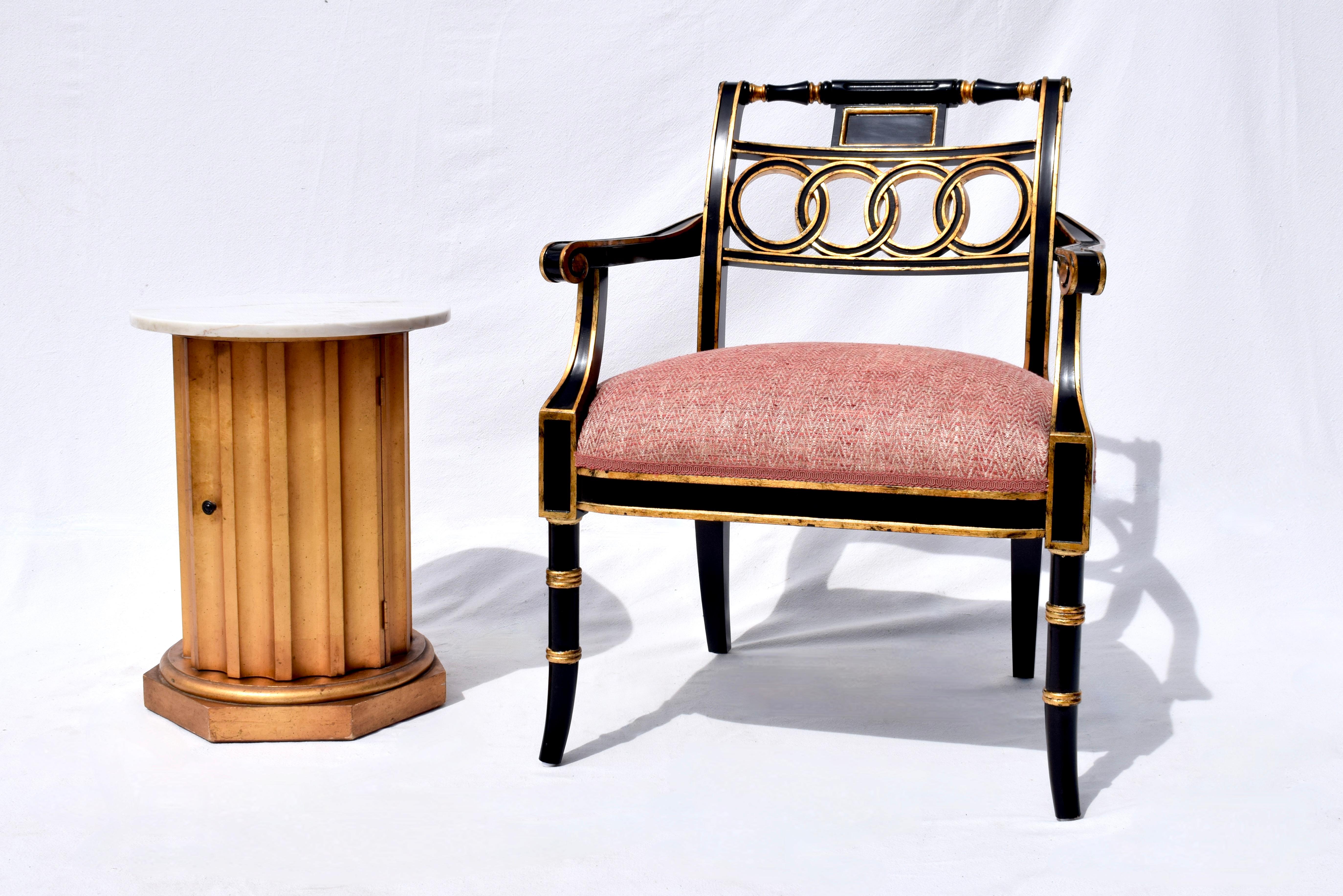 XX secolo Tavolino/armadio a colonna in marmo scanalato in stile neoclassico con doratura in oro in vendita