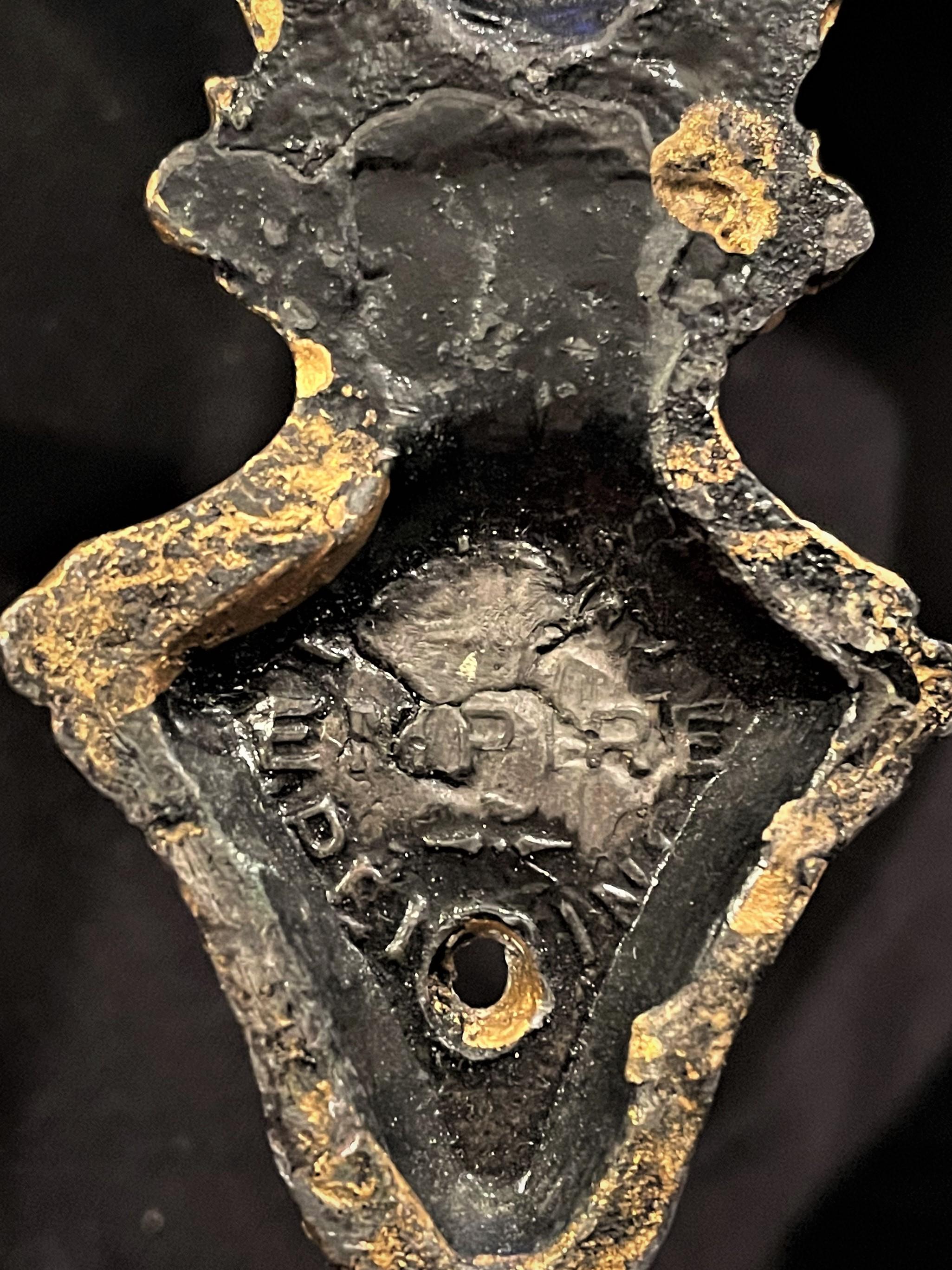 Sconcese a candela da parete in metallo fuso in stile neoclassico con chiave greca e urna, firmate Empire in vendita 5