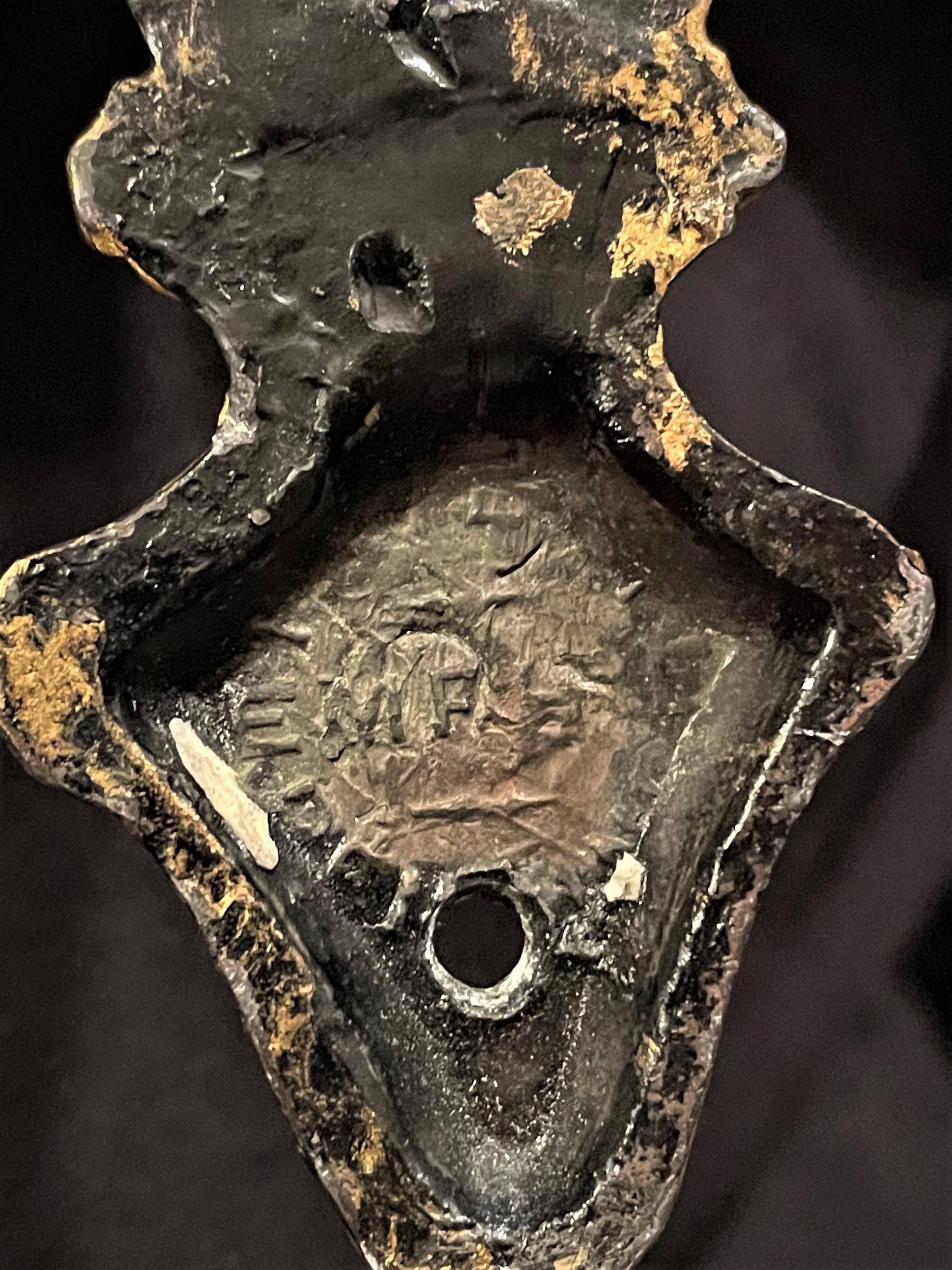 Sconcese a candela da parete in metallo fuso in stile neoclassico con chiave greca e urna, firmate Empire in vendita 6