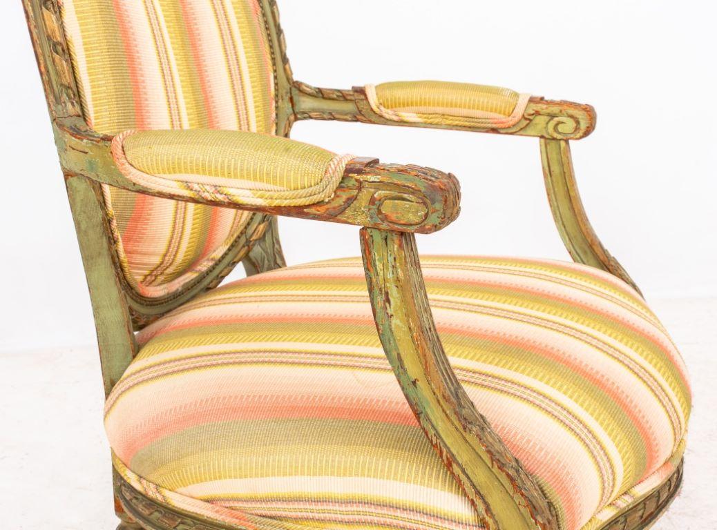 Grün bemalte Sessel im neoklassischen Stil, 2 im Angebot 1
