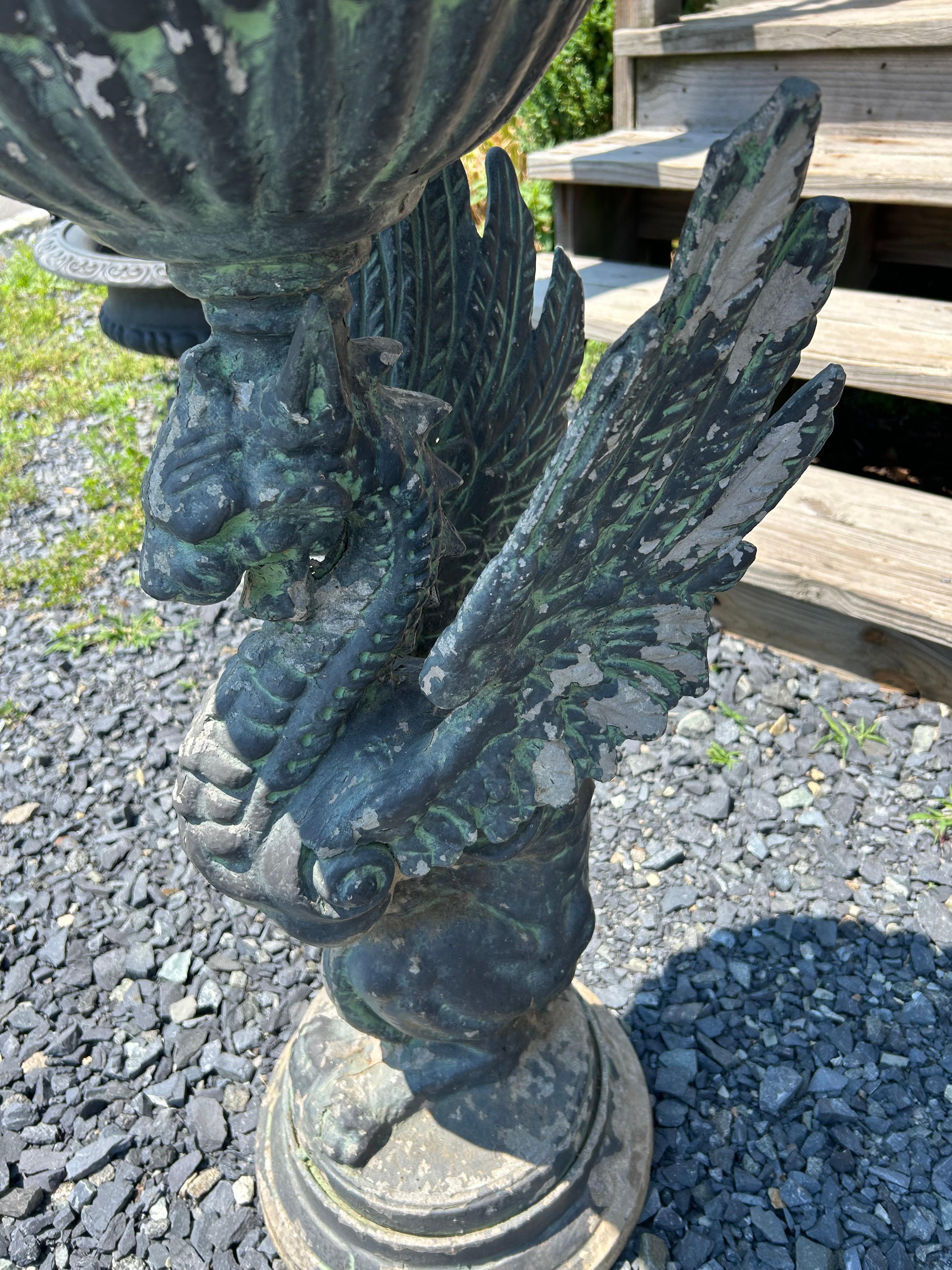 Néoclassique Jardinière Griffon de style néoclassique en vente