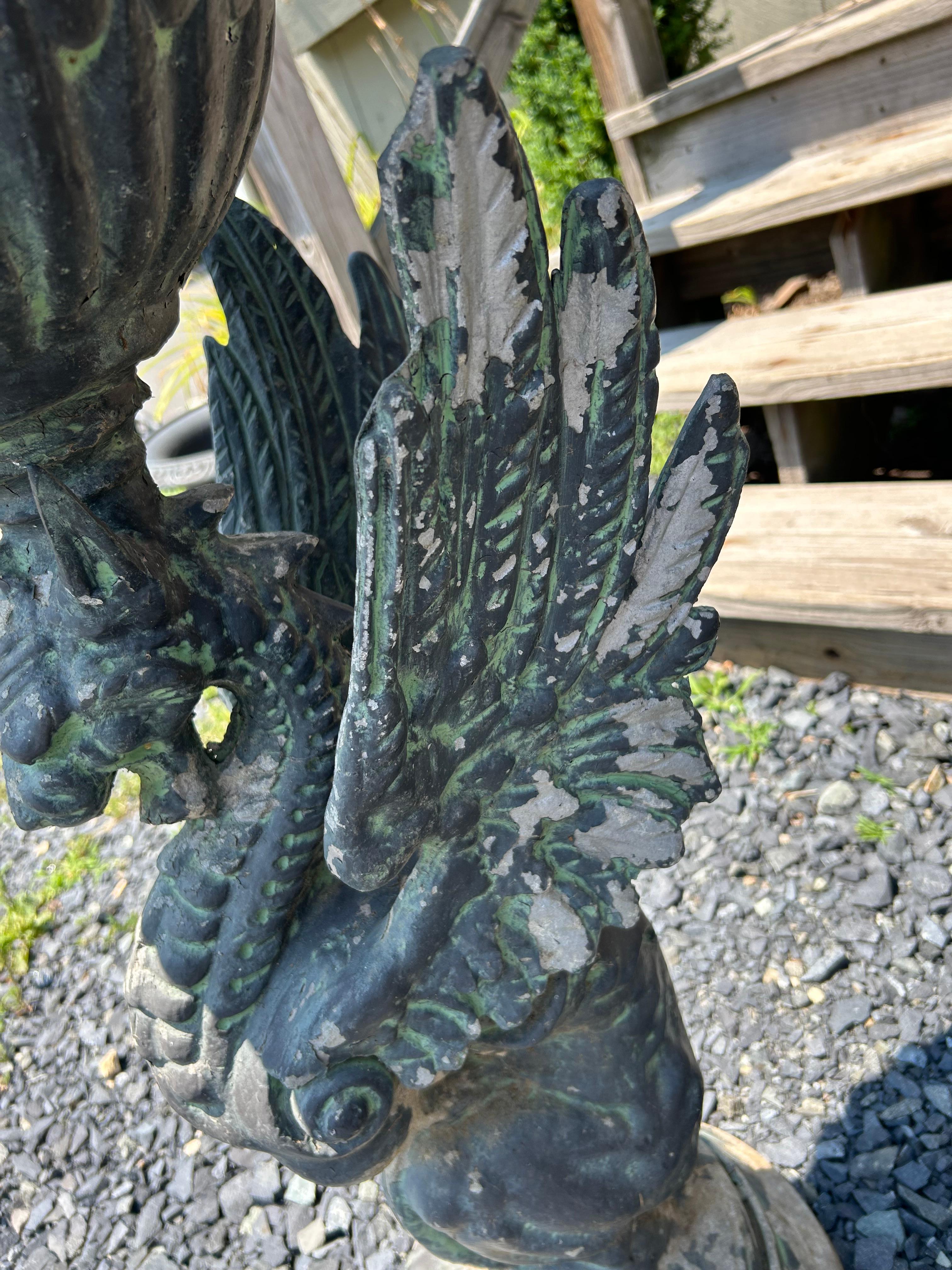 Mexicain Jardinière Griffon de style néoclassique en vente