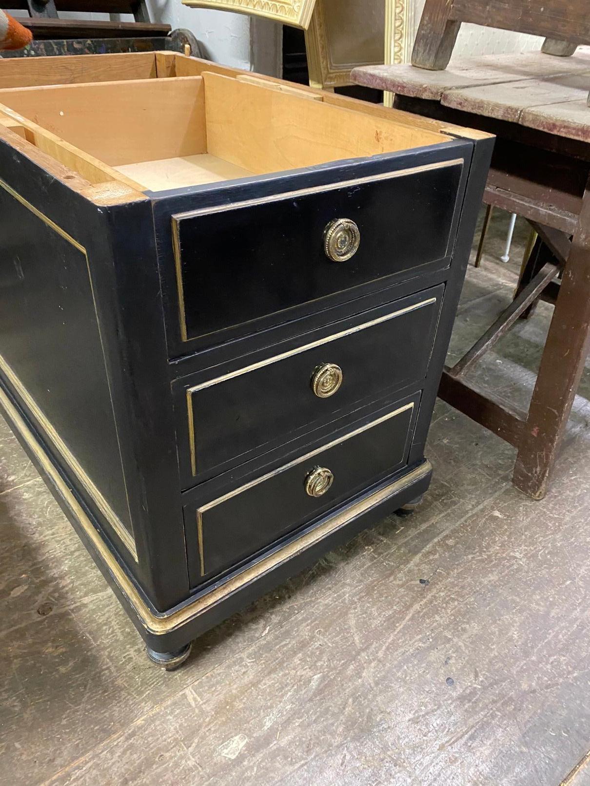 Neoclassical Style Hand Painted Twin Pedestal Partners Desk In Good Condition For Sale In Sheffield, MA