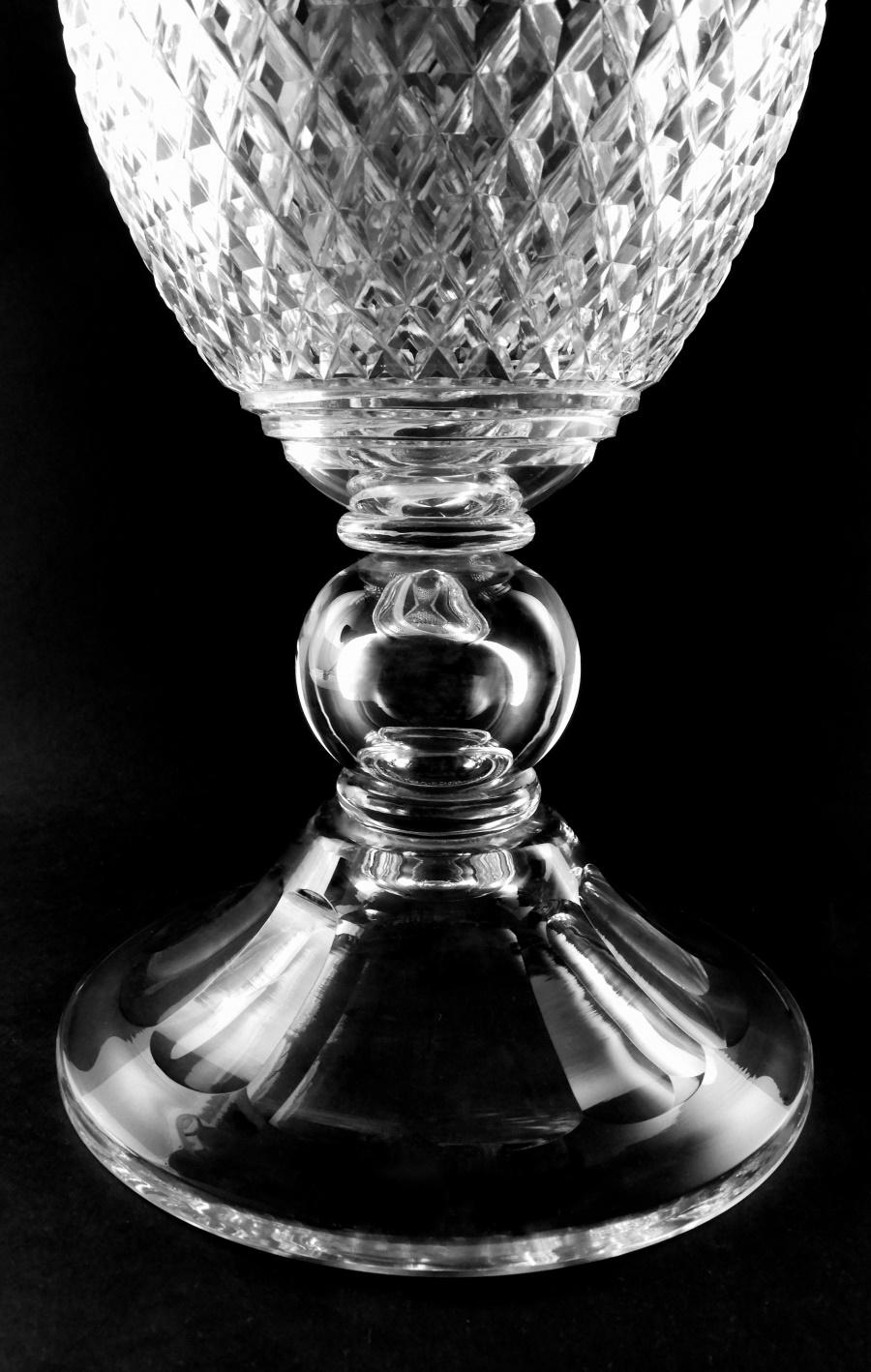 Neoclassical Style Italian Chalice-Shaped Vase in Ground and Diamond Crystal For Sale 6