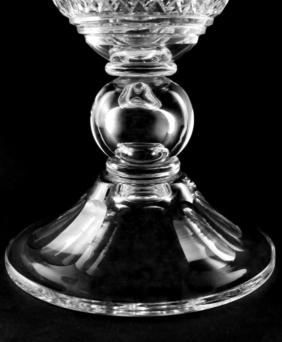 Neoclassical Style Italian Chalice-Shaped Vase in Ground and Diamond Crystal For Sale 7