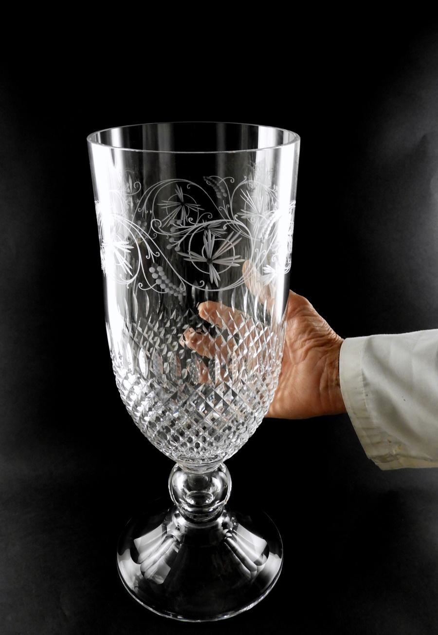 Neoclassical Style Italian Chalice-Shaped Vase in Ground and Diamond Crystal For Sale 13