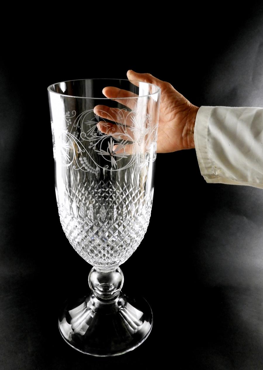 Neoclassical Style Italian Chalice-Shaped Vase in Ground and Diamond Crystal For Sale 14