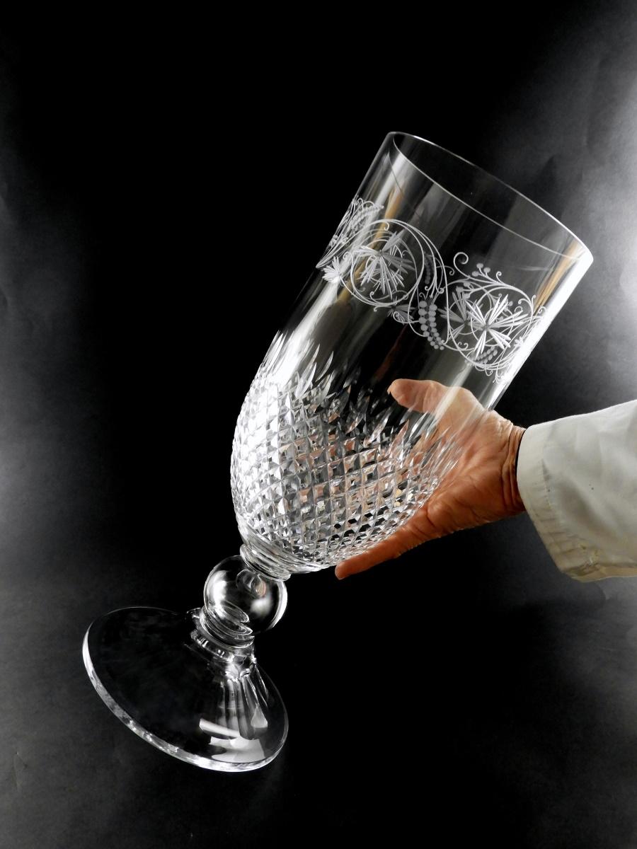 Neoclassical Style Italian Chalice-Shaped Vase in Ground and Diamond Crystal For Sale 15