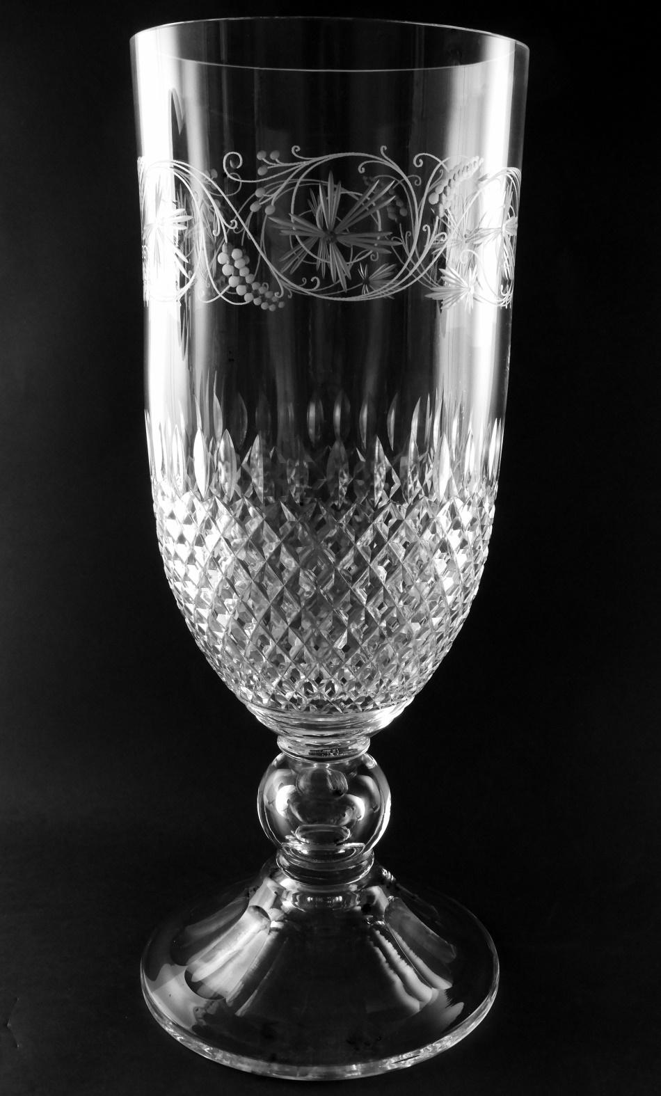 Hand-Crafted Neoclassical Style Italian Chalice-Shaped Vase in Ground and Diamond Crystal For Sale