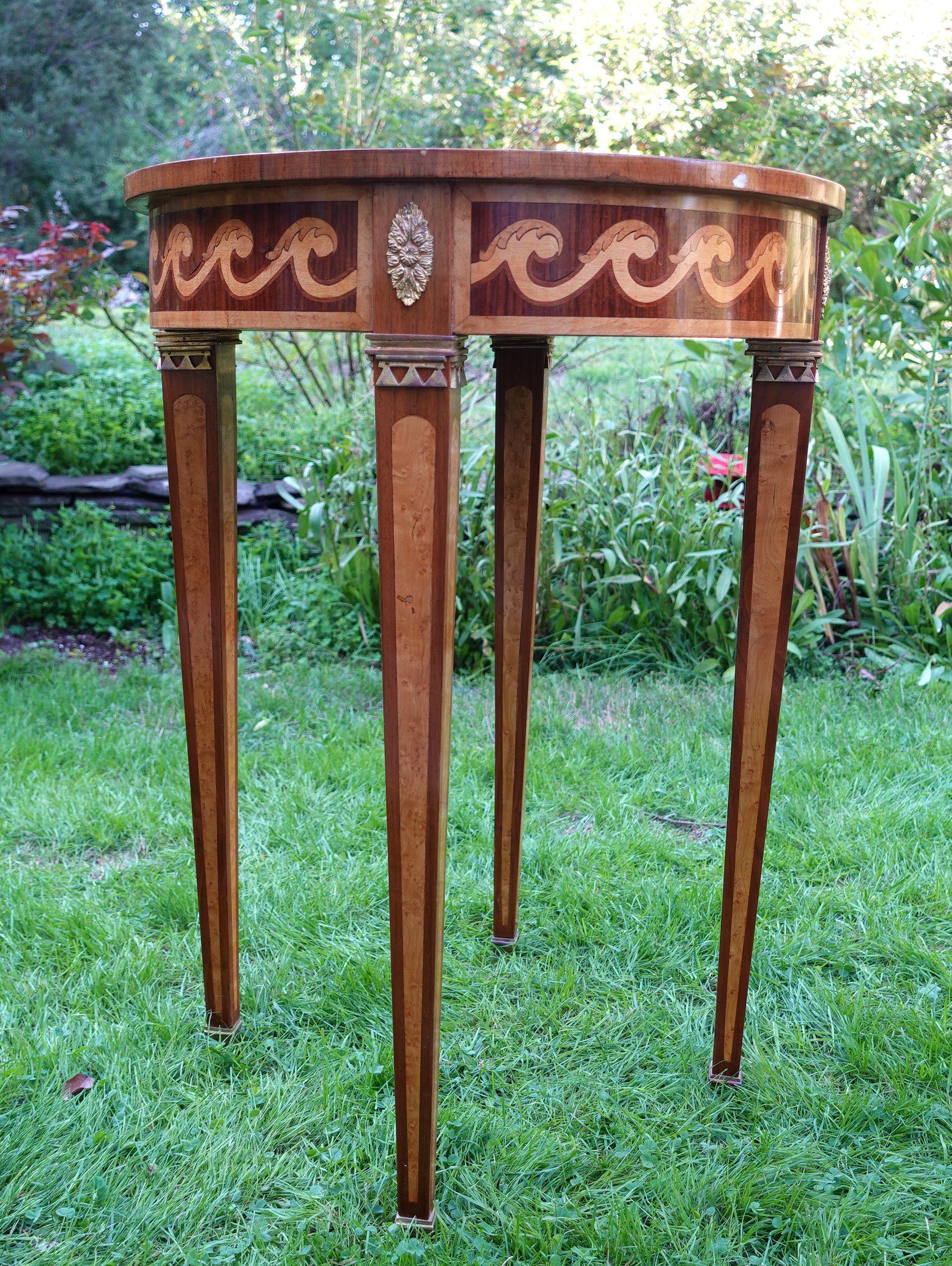 Hand-Carved Neoclassical Style Italian Inlaid Drum Table For Sale