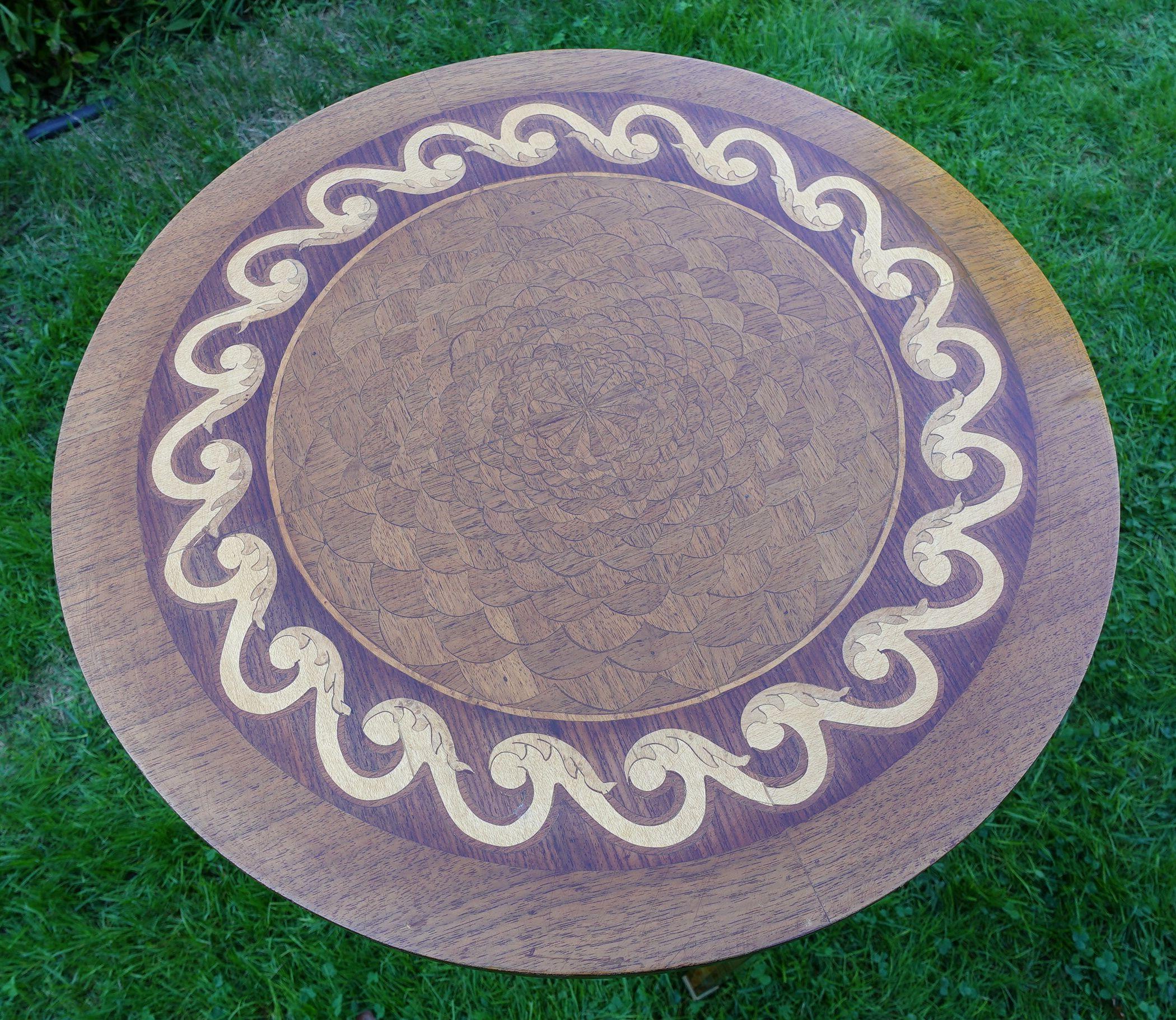 Table à tambour incrustée italienne de style néoclassique Bon état - En vente à Norton, MA