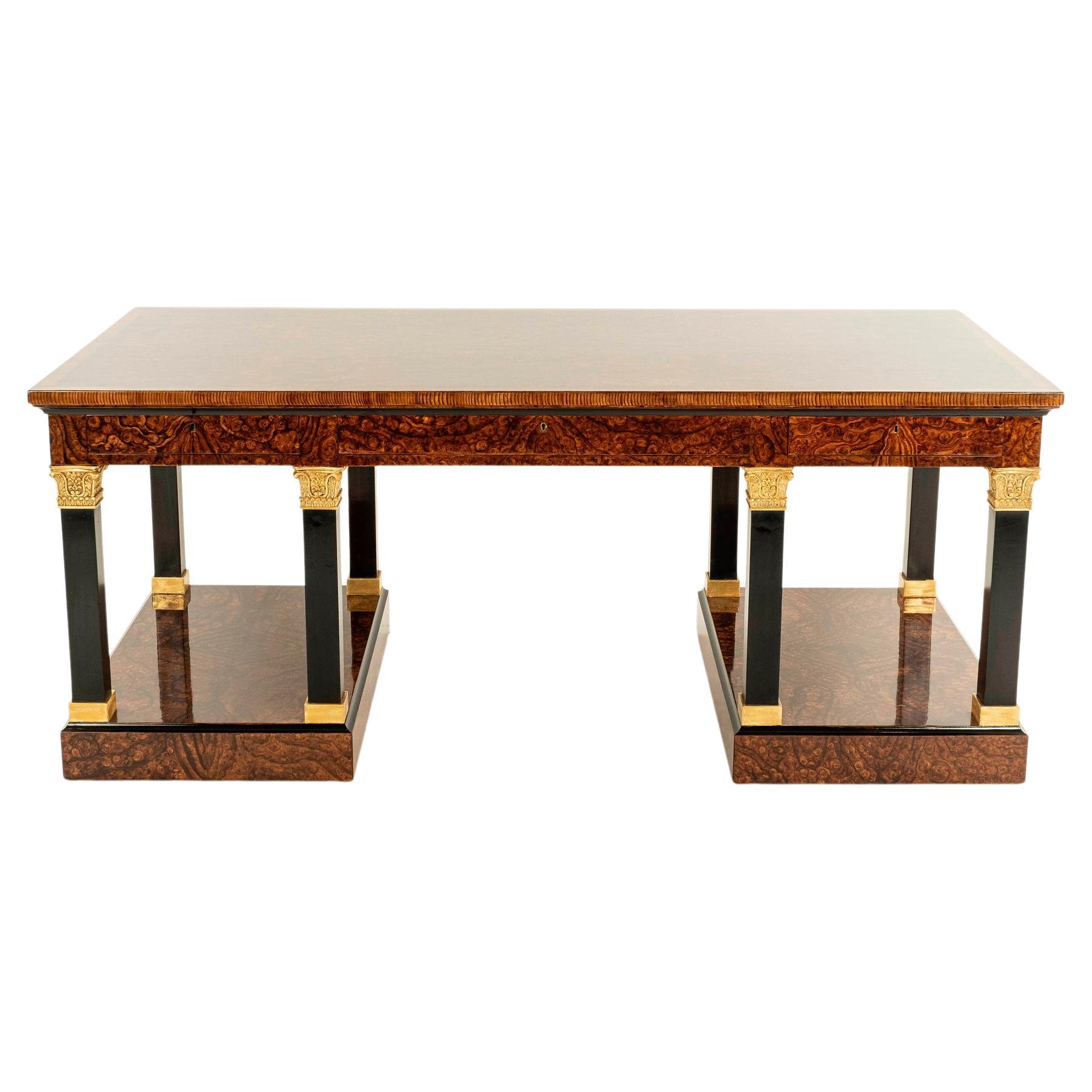 Escritorio de Madera de Burl Lacada de Estilo Neoclásico