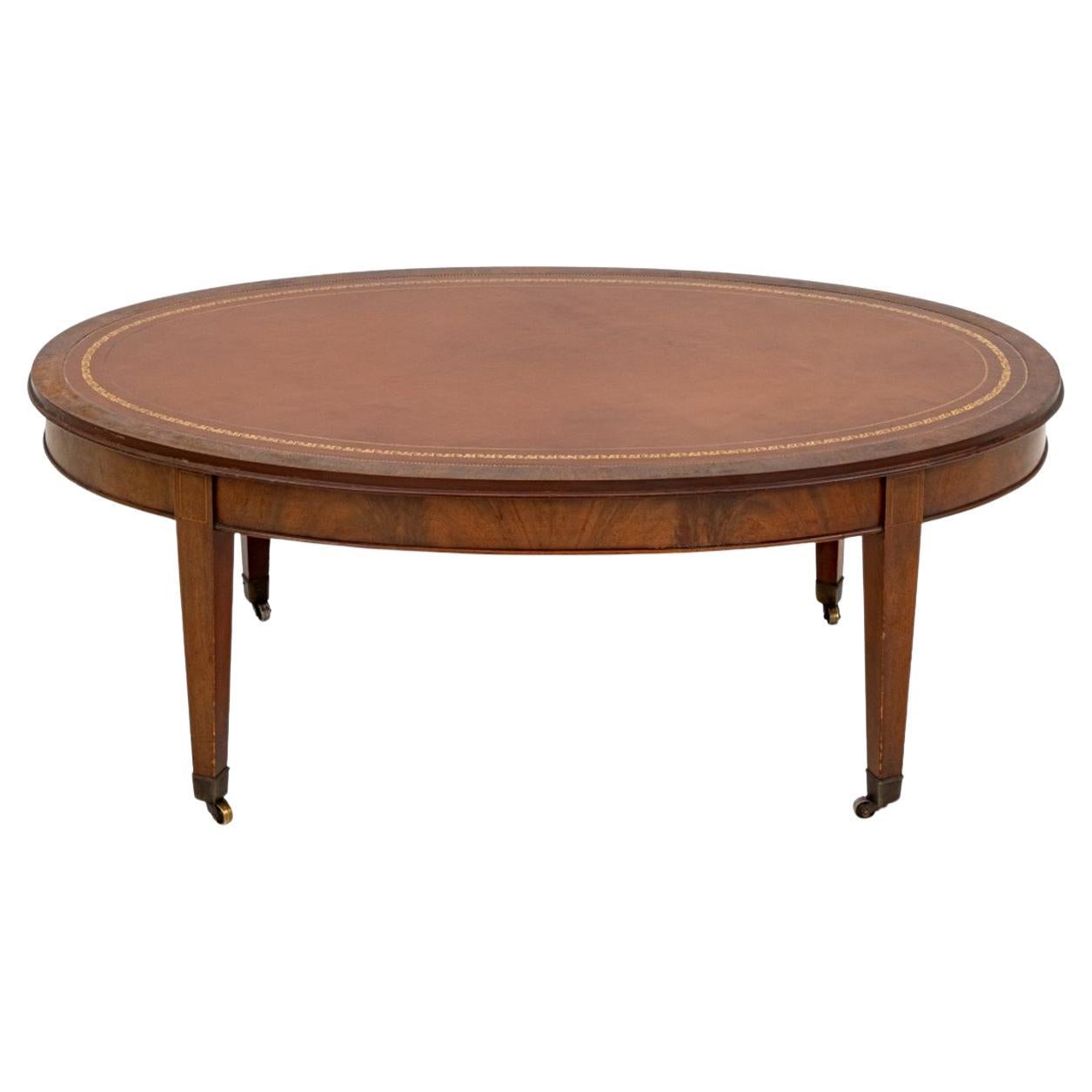 Table basse en acajou à plateau en cuir de style néoclassique