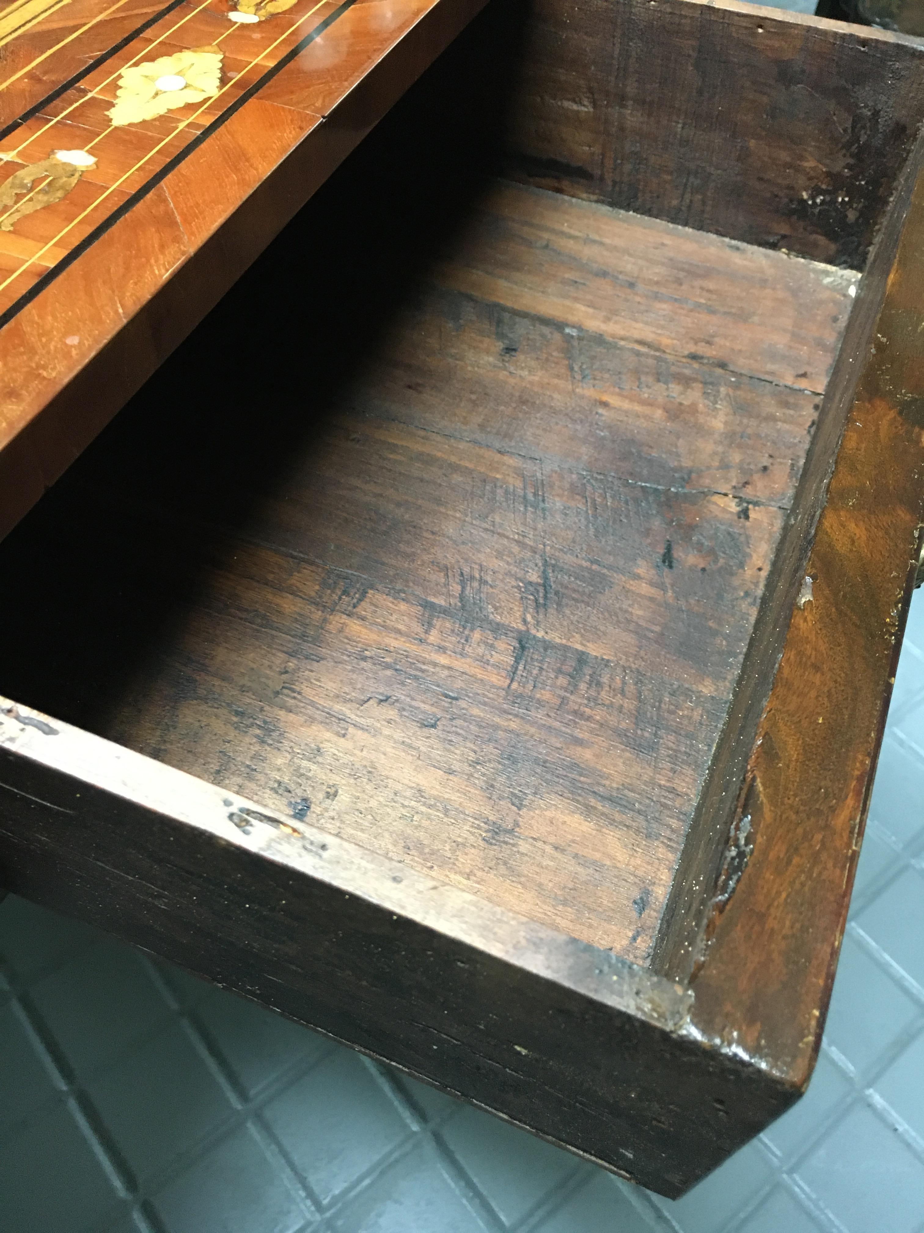 Inizio XIX secolo Tavolo lombardo in stile neoclassico, circa 1800 in vendita
