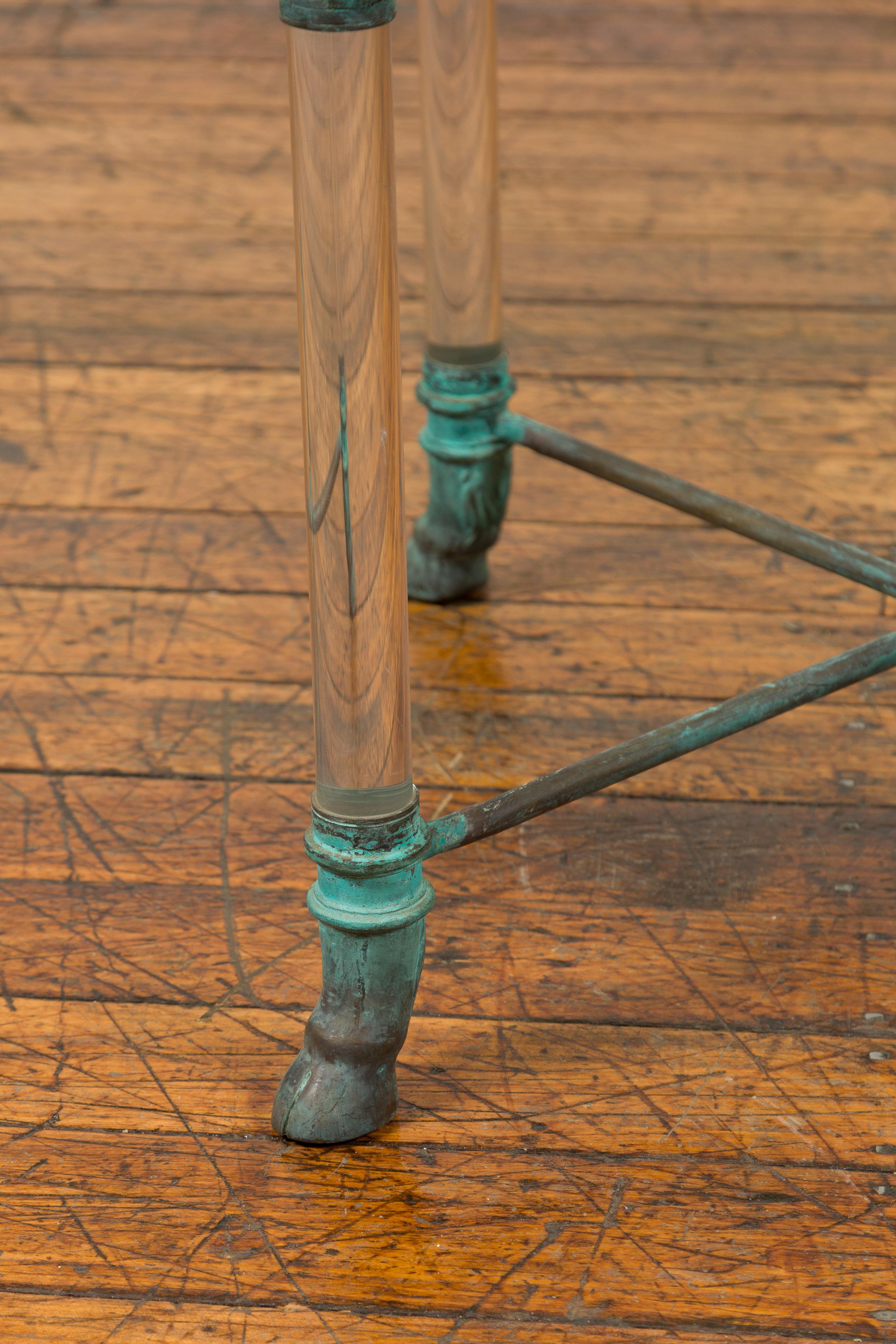 Couchtischsockel aus Lucite und Verde-Bronze im neoklassischen Stil mit Widderköpfen im Angebot 4
