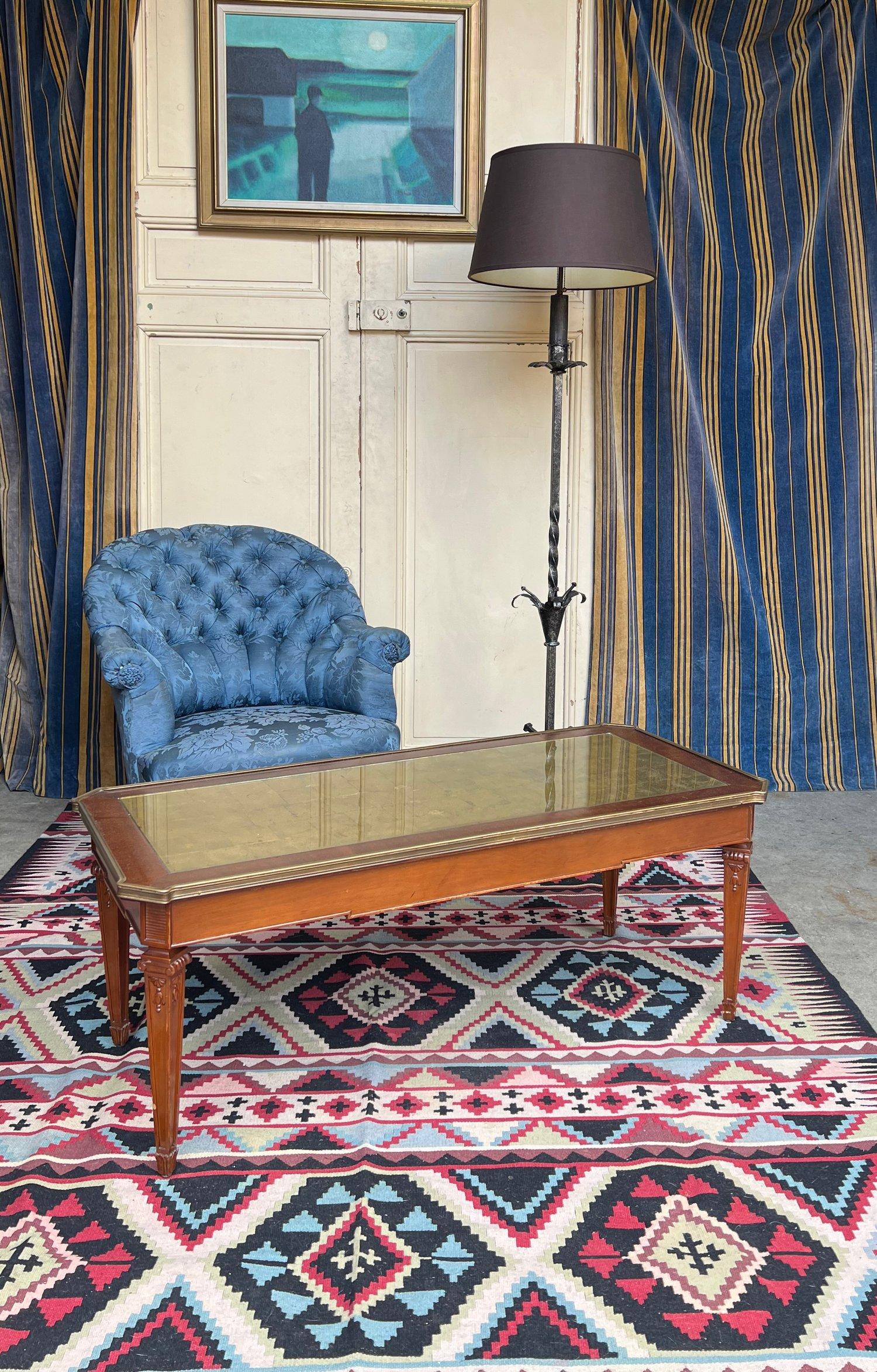 Table basse en acajou de style néoclassique avec plateau en feuilles d'or en vente 6