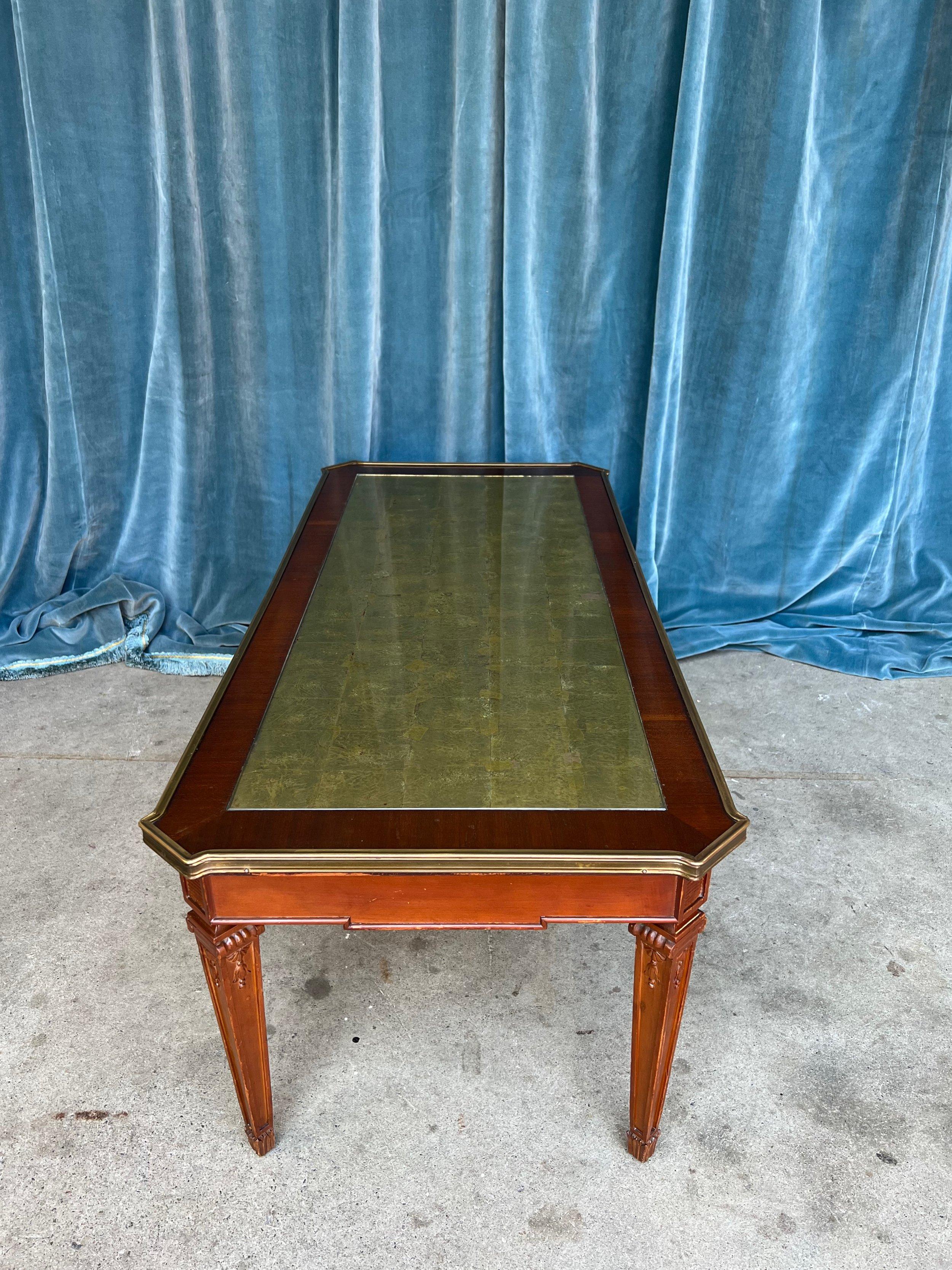 Neoclassical Style Mahogany Coffee Table with Gold Leaf Top In Good Condition For Sale In Buchanan, NY