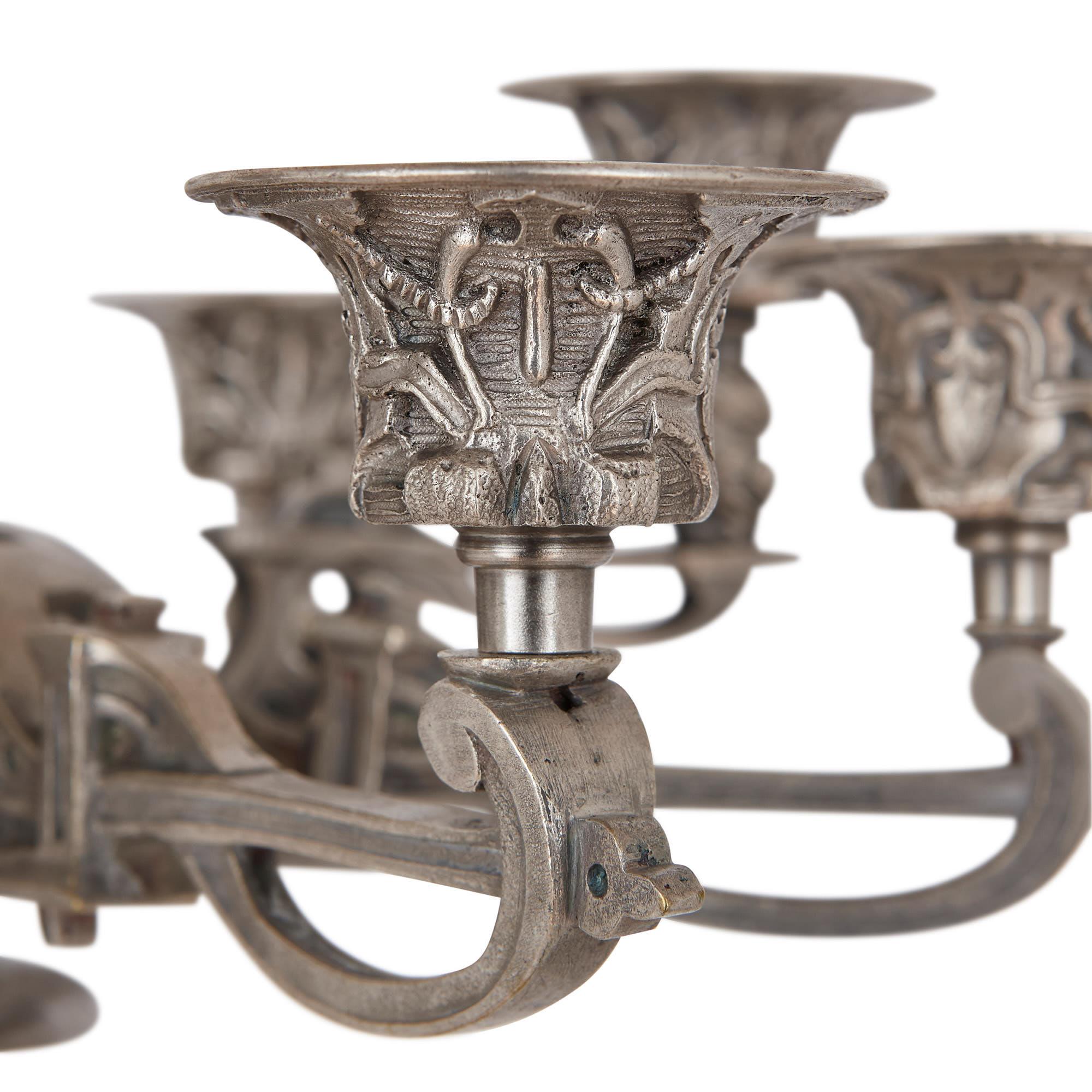 Uhren-Set aus Malachit, versilberter und vergoldeter Bronze im neoklassischen Stil im Angebot 4