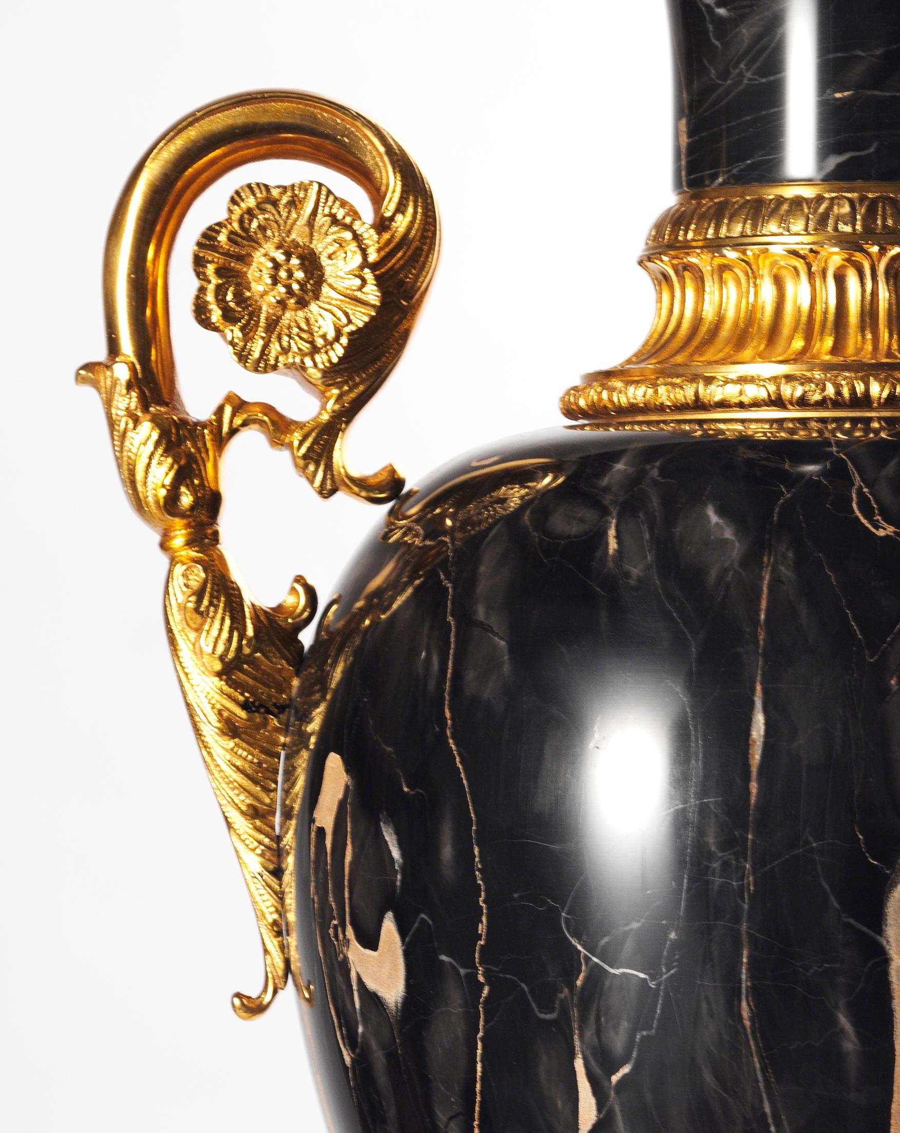 This neoclassical style marble and gilt bronze vase by Gherardo Degli Albizzi is made by monolithc pieces of marble and high quality chiseled bronzes. The highlights of this vase are the gilt bronze handles centered by chiselled flower. The neck