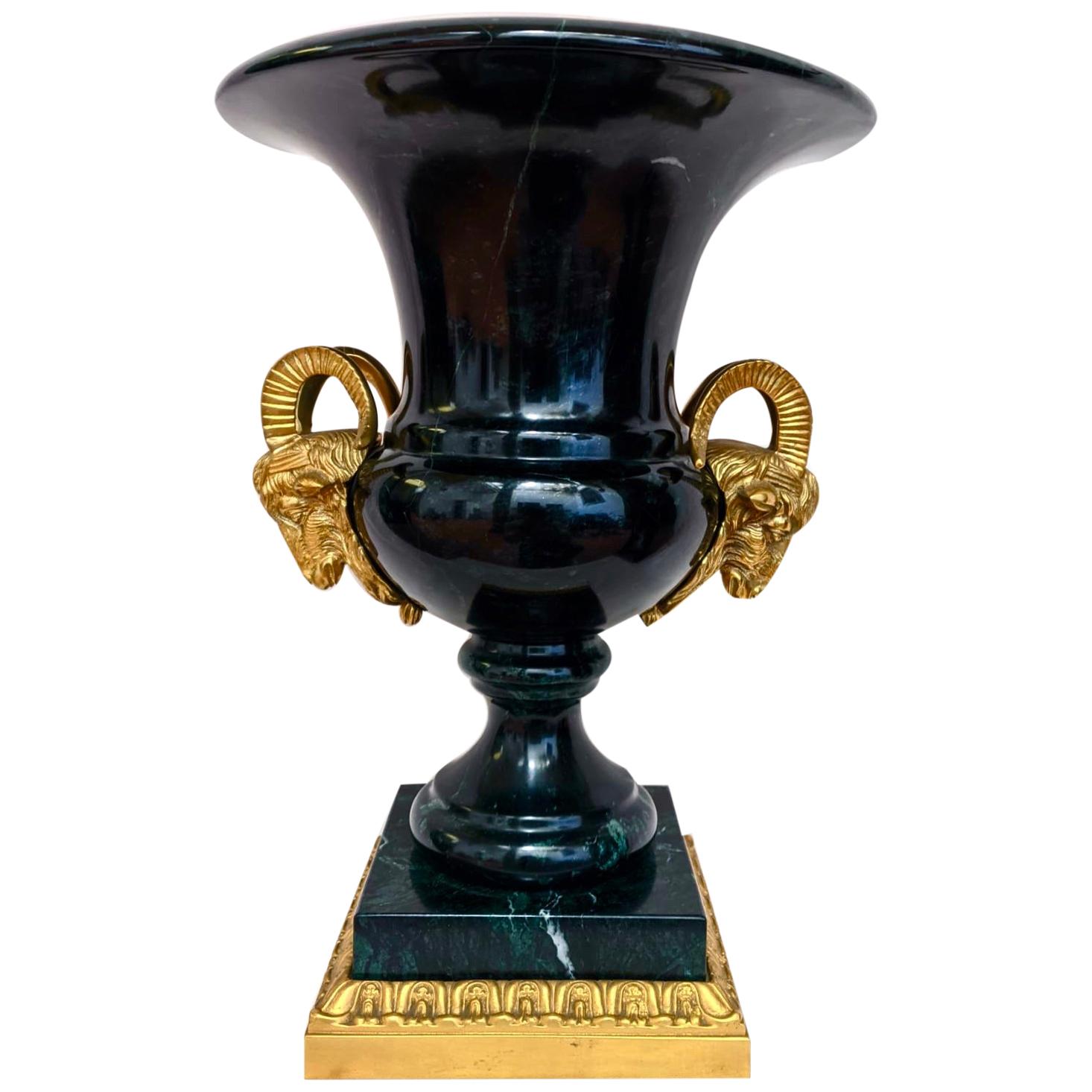 Vase aus Marmor und vergoldeter Bronze im neoklassischen Stil von Gherardo Degli Albizzi
