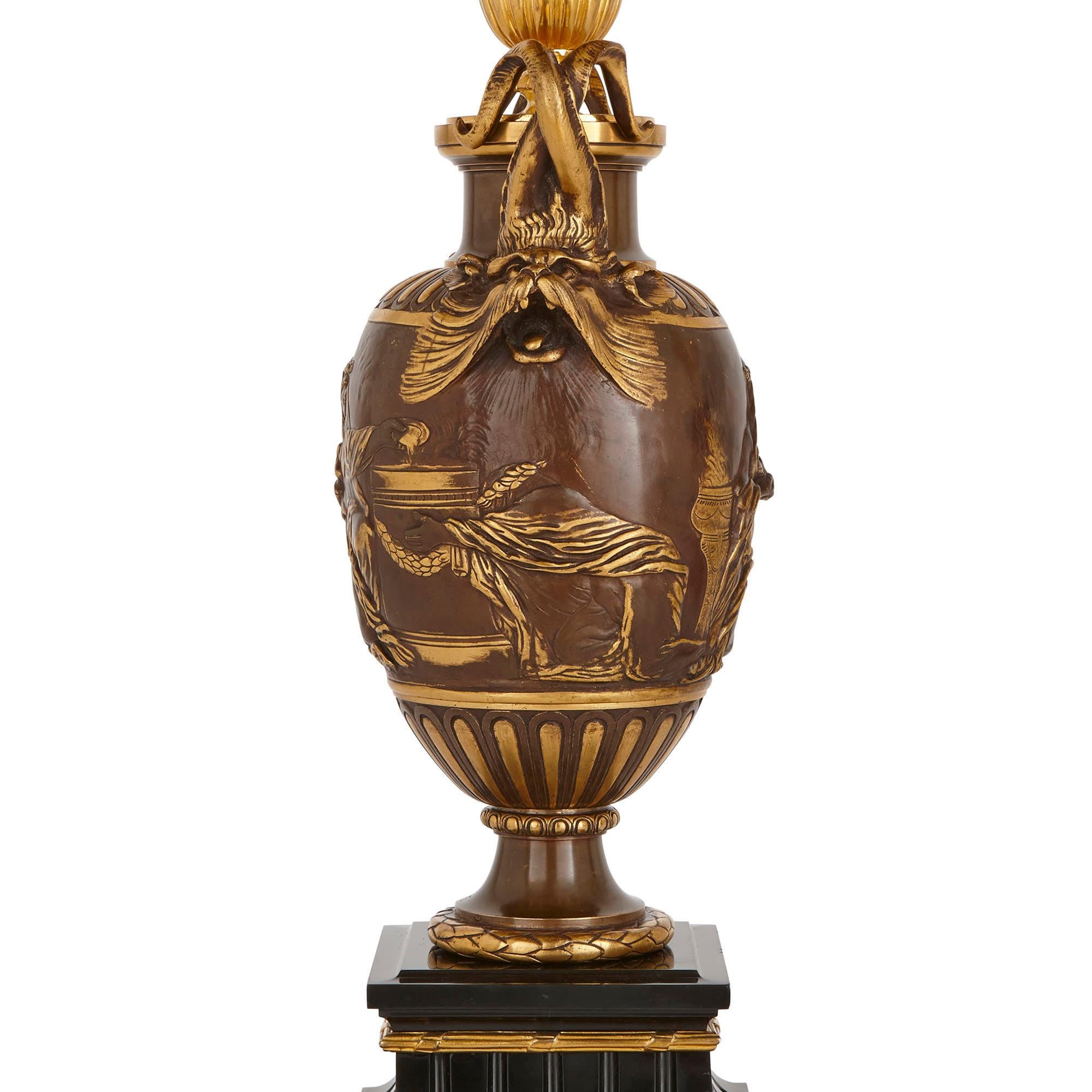 neoklassischer Kandelaber aus Marmor, vergoldeter und patinierter Bronze von Barbedienne  (Französisch) im Angebot
