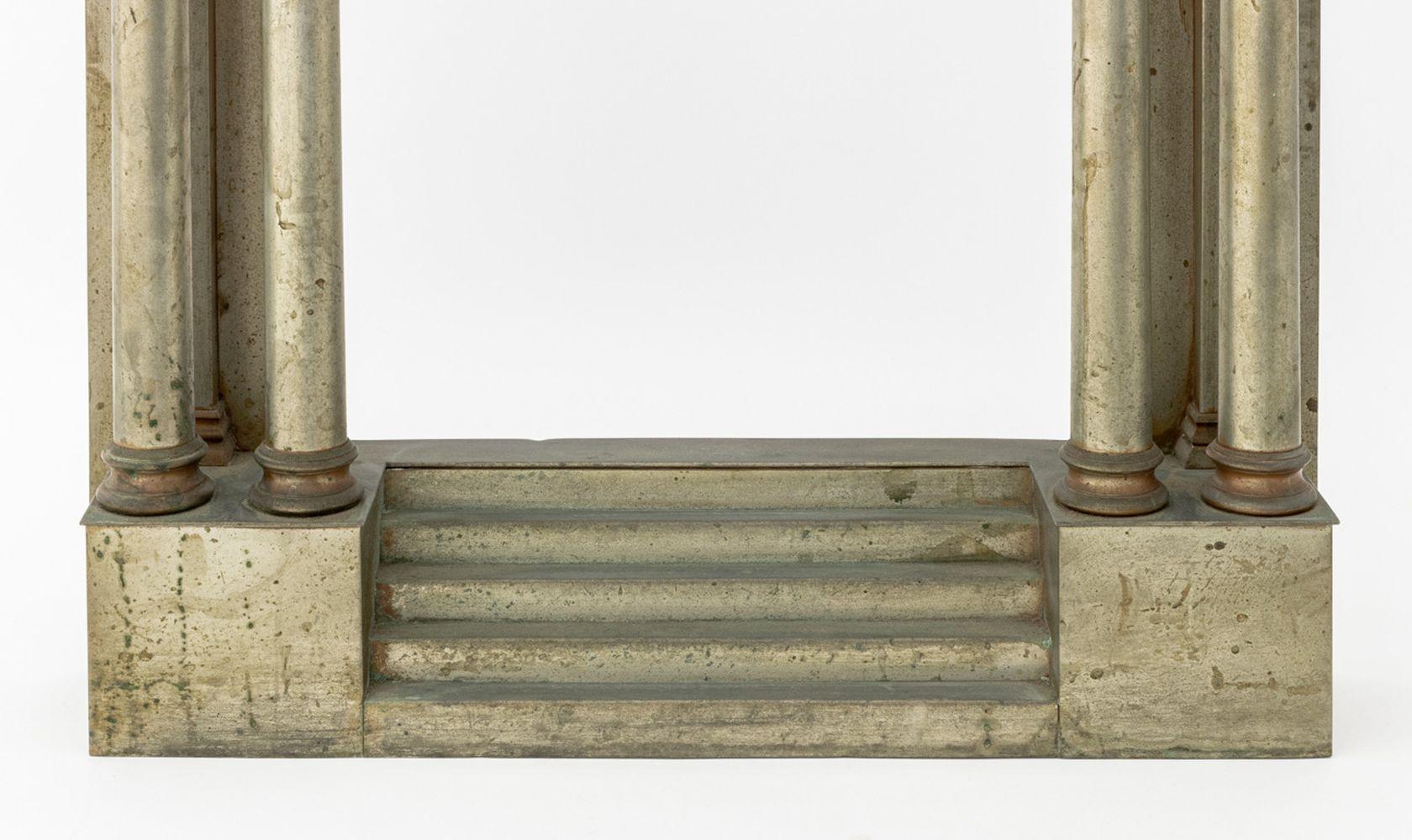 Elemento arquitectónico metálico de estilo neoclásico en Bueno estado para la venta en Astoria, NY